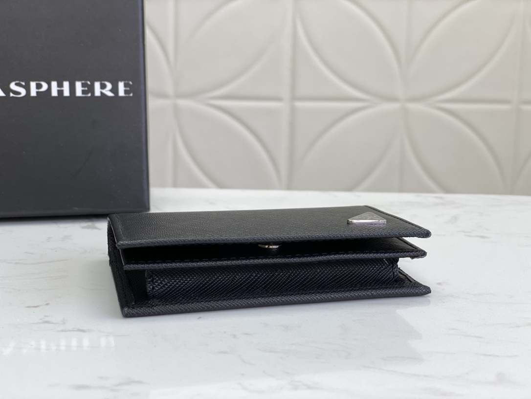 PRADA 男性用カードケース 最新モデル 高級牛革製