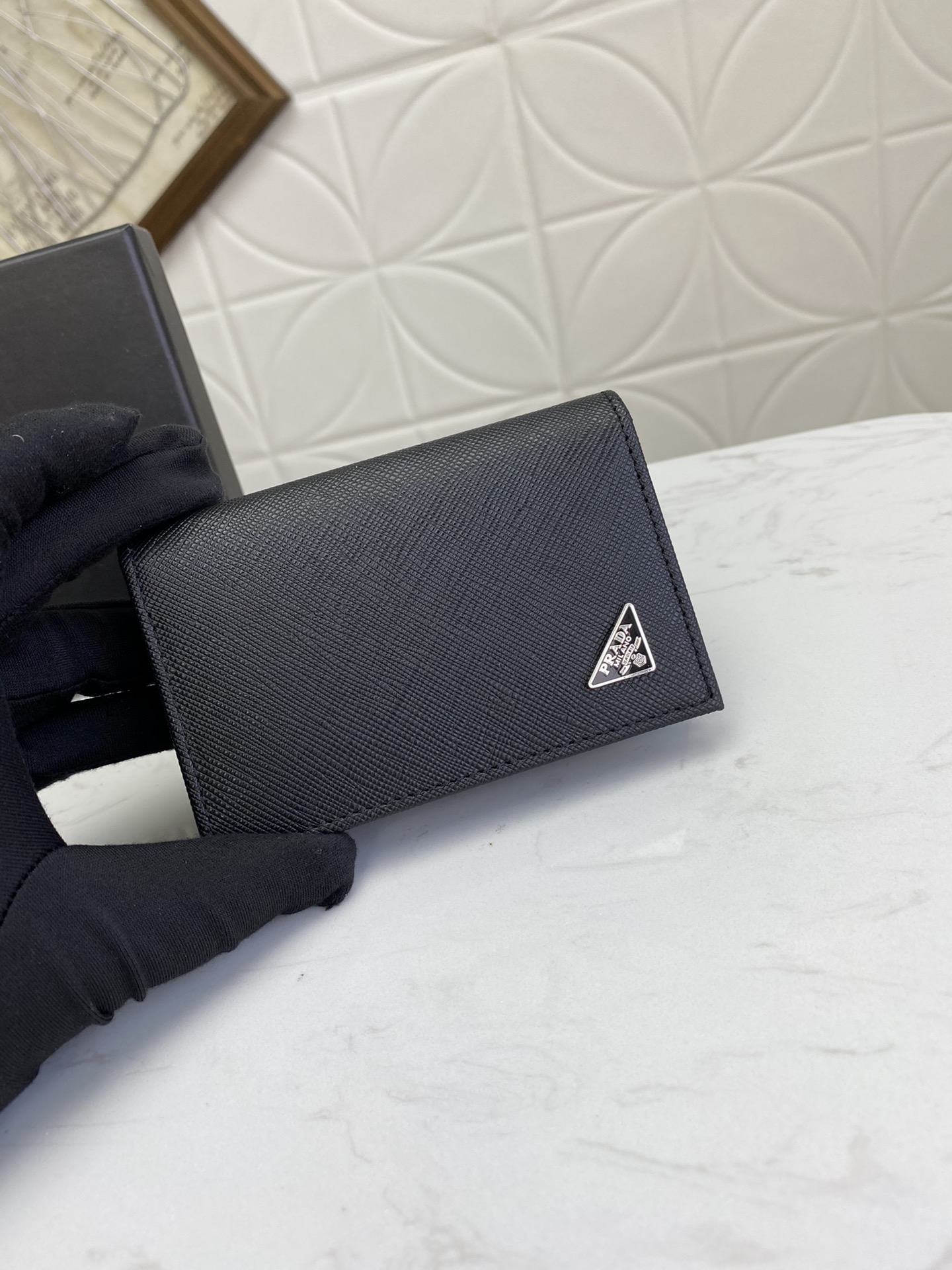 PRADA 男性用カードケース 最新モデル 高級牛革製