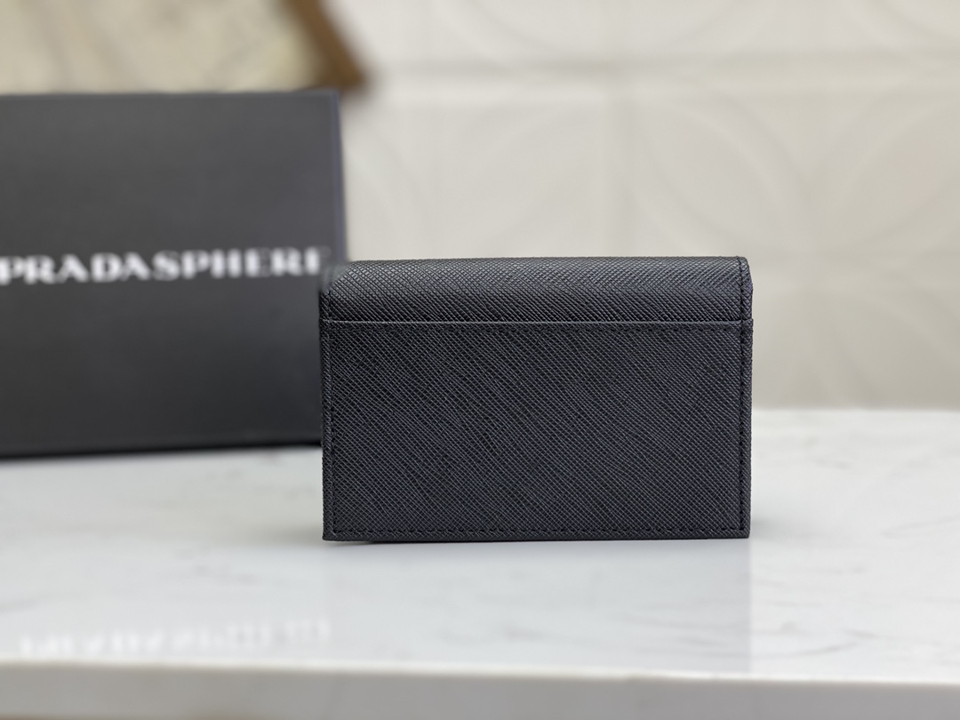PRADA 男性用カードケース 最新モデル 高級牛革製