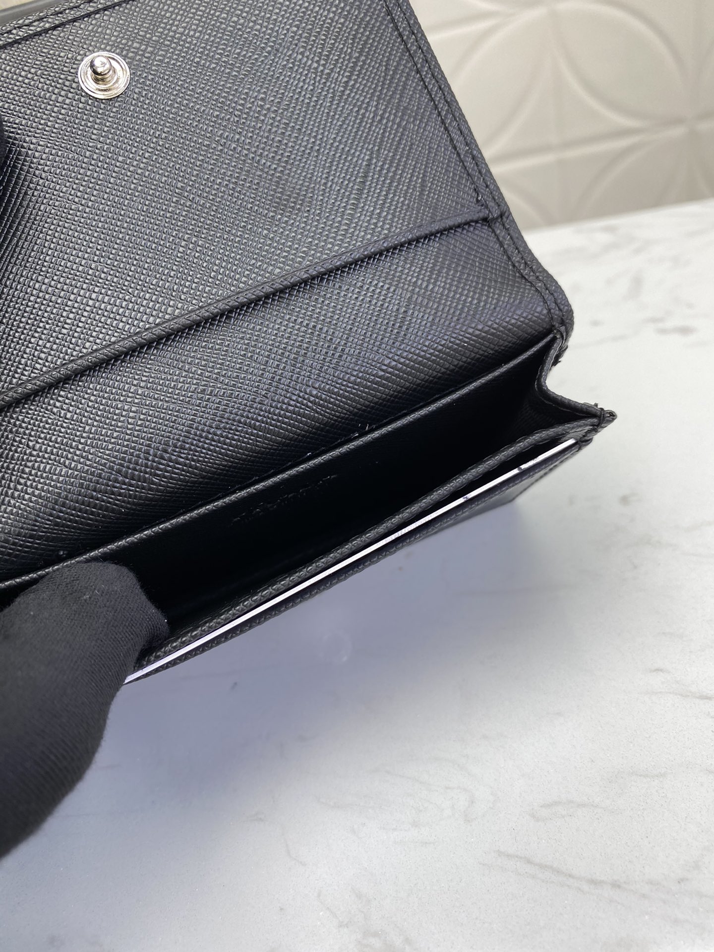 PRADA 男性用カードケース 最新モデル 高級牛革製