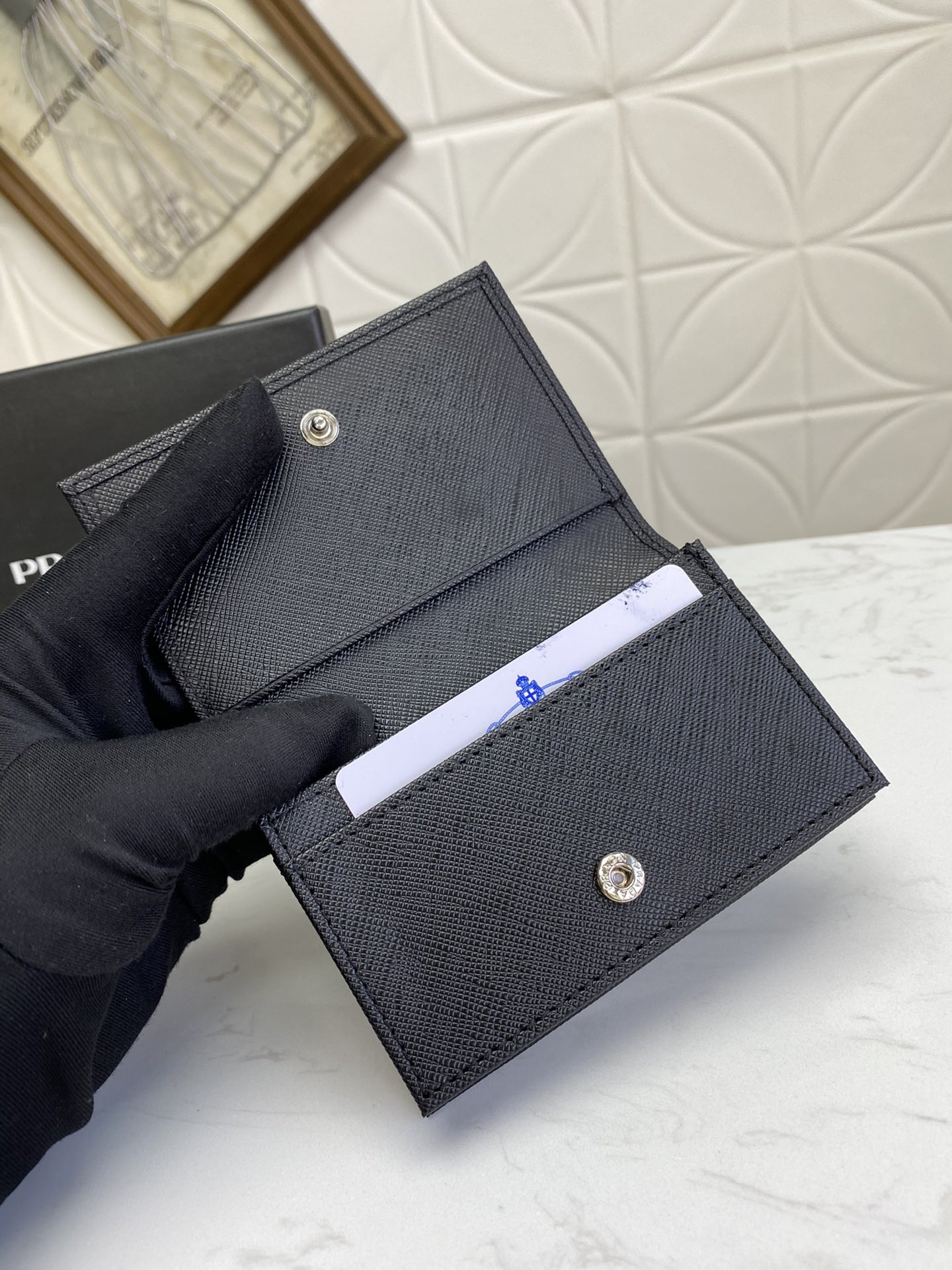 PRADA 男性用カードケース 最新モデル 高級牛革製