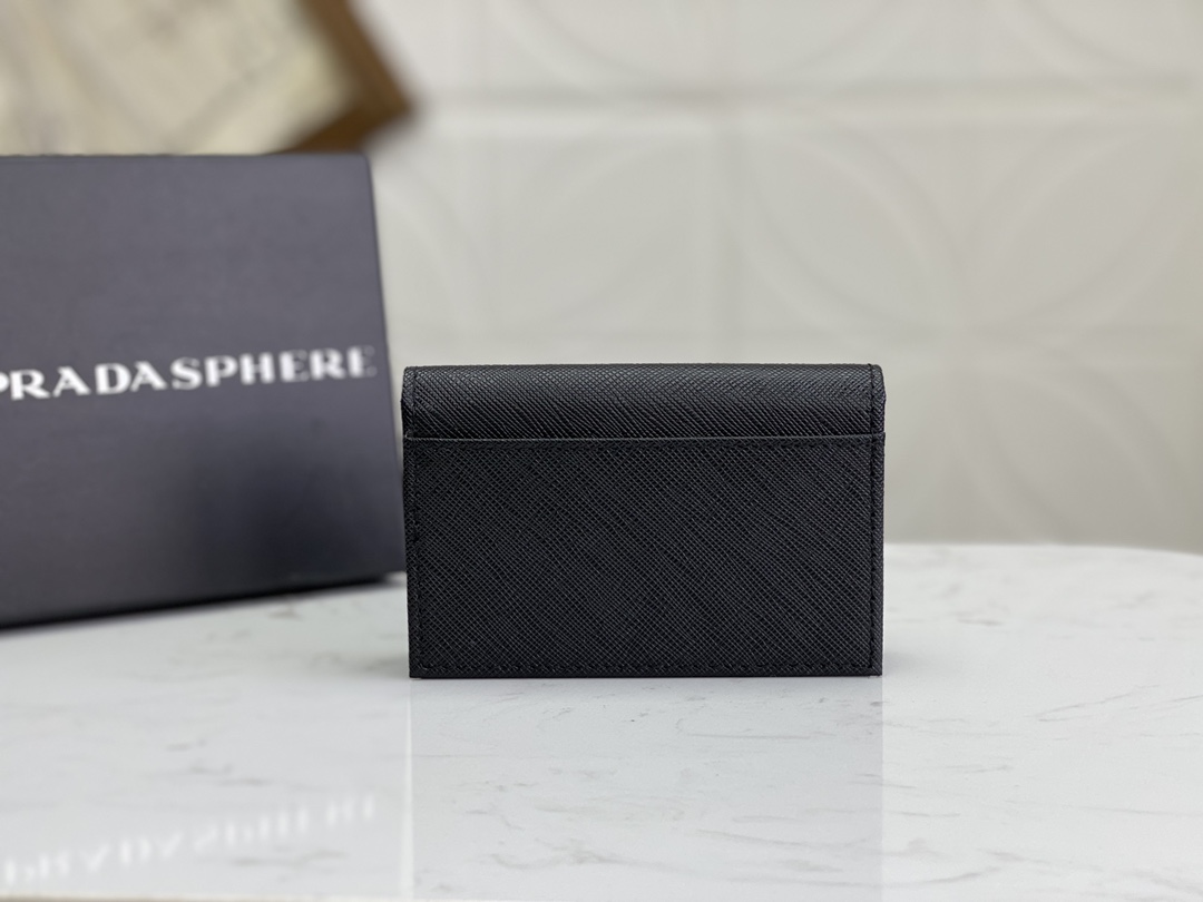 PRADA 男性用カードケース - イタリア製の高級牛皮使用