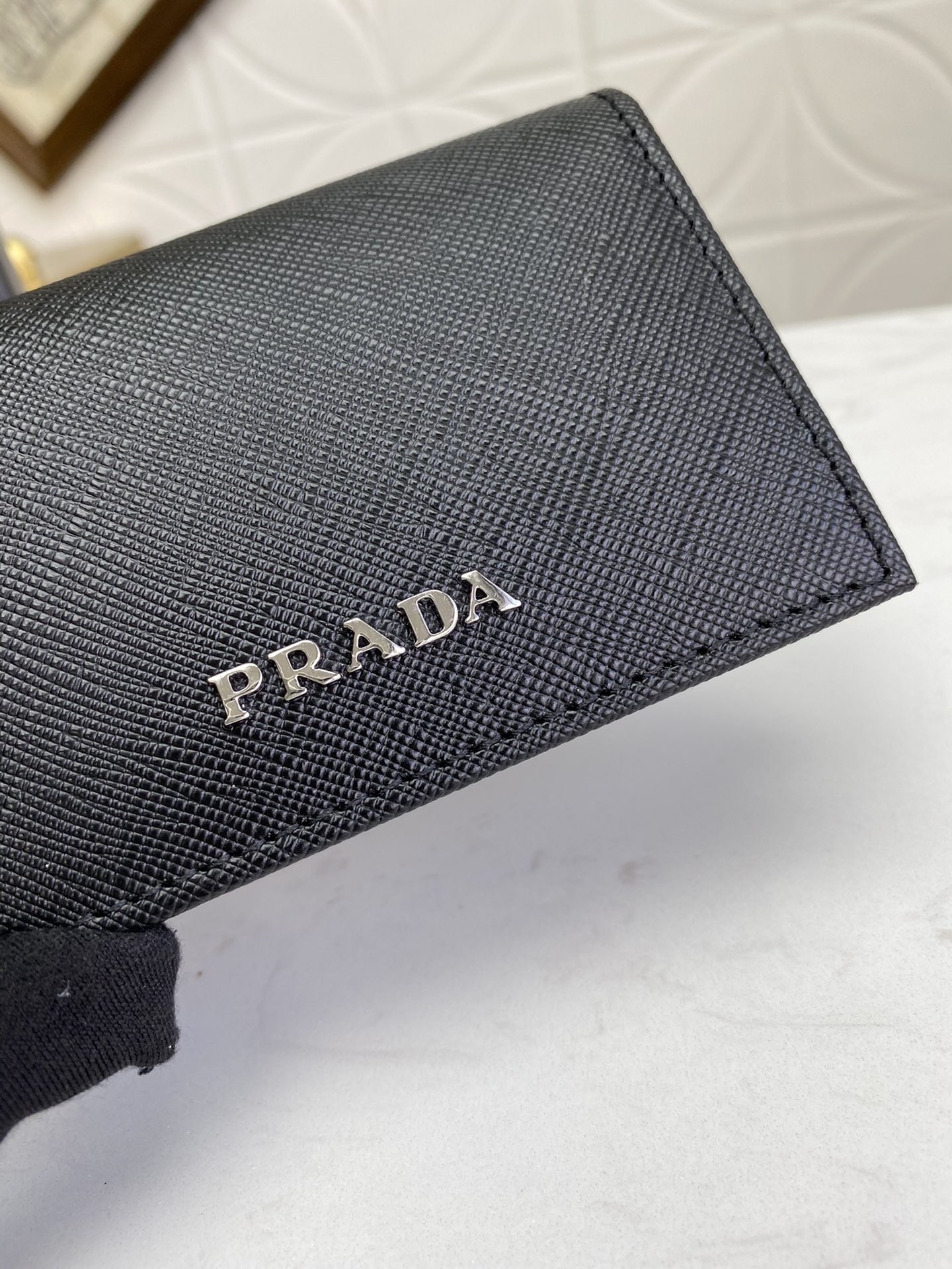 PRADA 男性用カードケース - イタリア製の高級牛皮使用