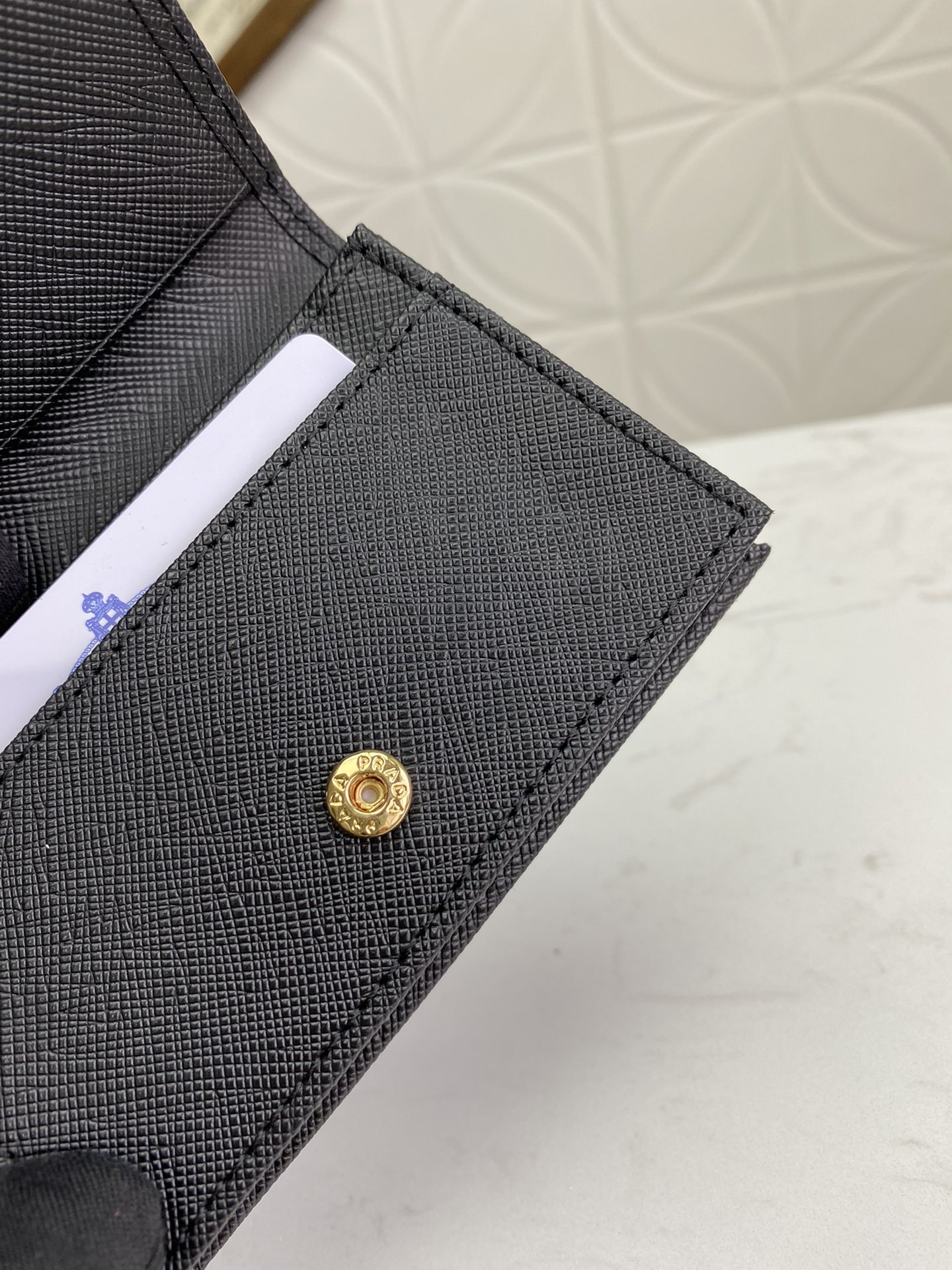 PRADA 男性用カードケース - イタリア製高級牛皮使用