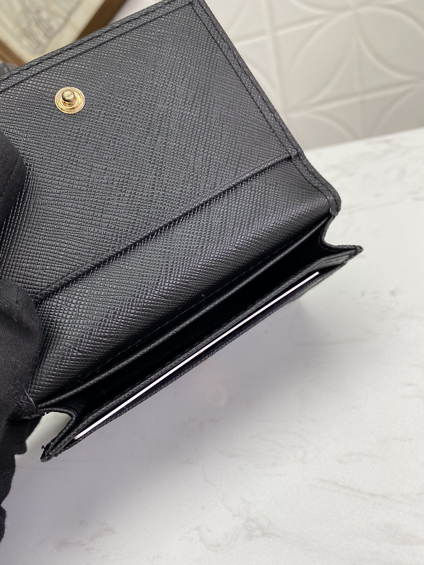 PRADA 男性用カードケース - イタリア製高級牛皮使用