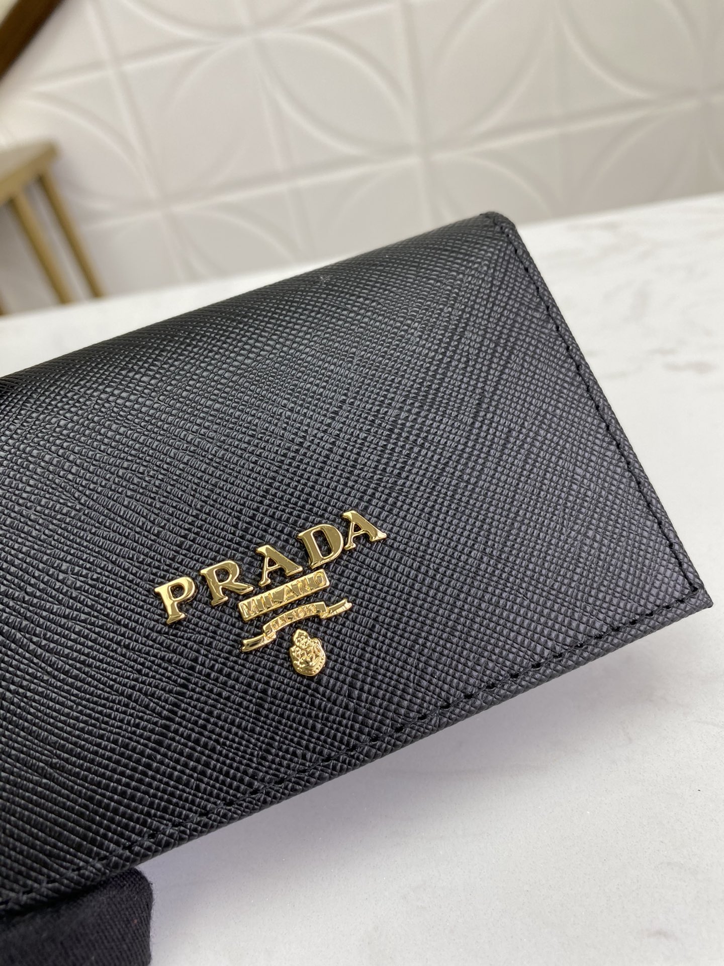 PRADA 男性用カードケース - イタリア製高級牛皮使用