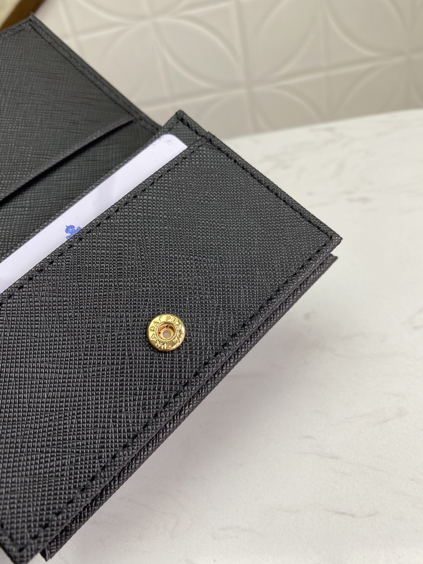 PRADA 男性用カードケース - イタリア製の高品質レザー