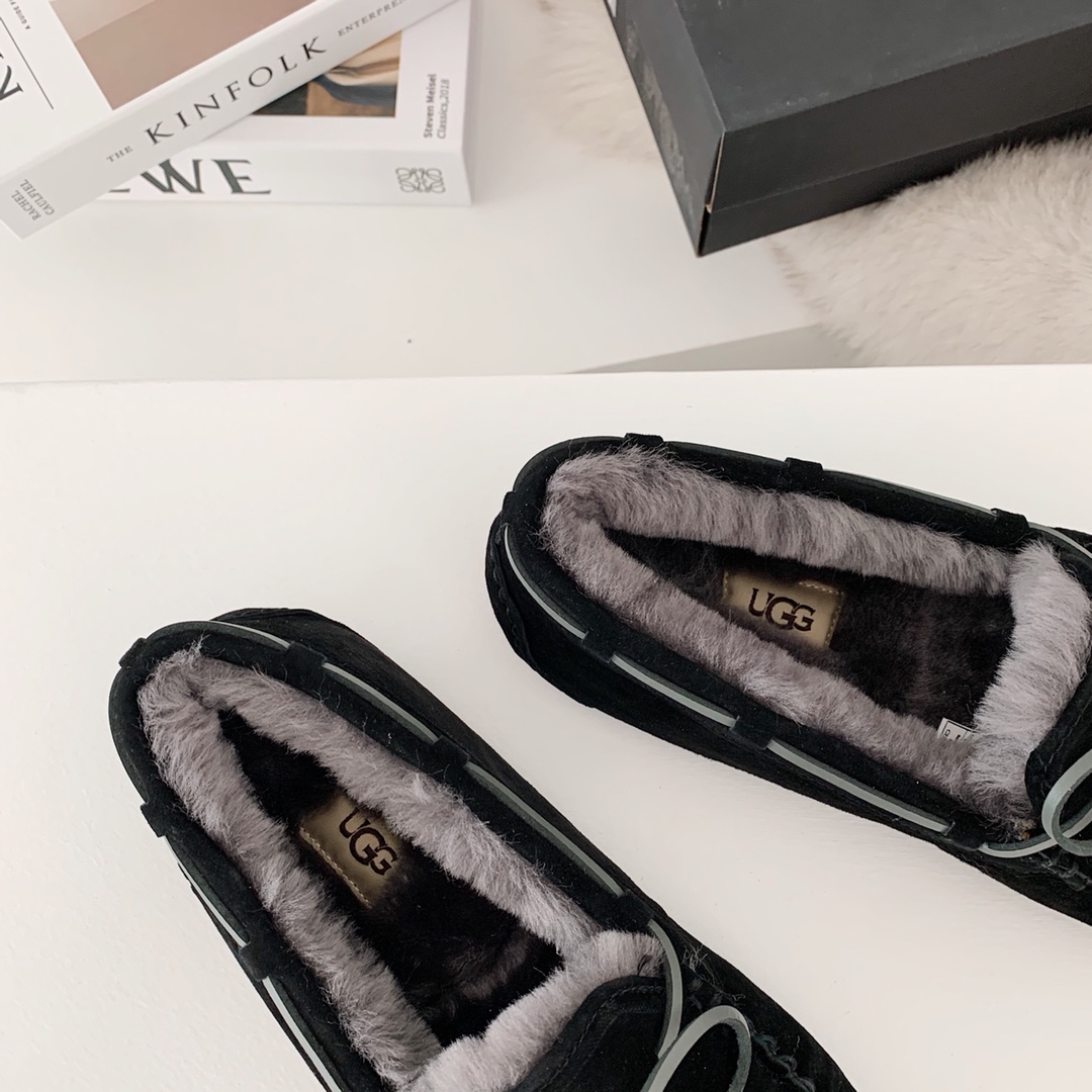 🔥双12特惠🔥 特价 原xx 【UGG】🔥型号3390ugg男款豆豆鞋！猪巴戈材质➕真羊毛男士🚹们秋冬首选每年必穿的经典款保暖舒适！开车轻巧方便👍颜色：黑色。巧色。栗色。灰色 码数39-44