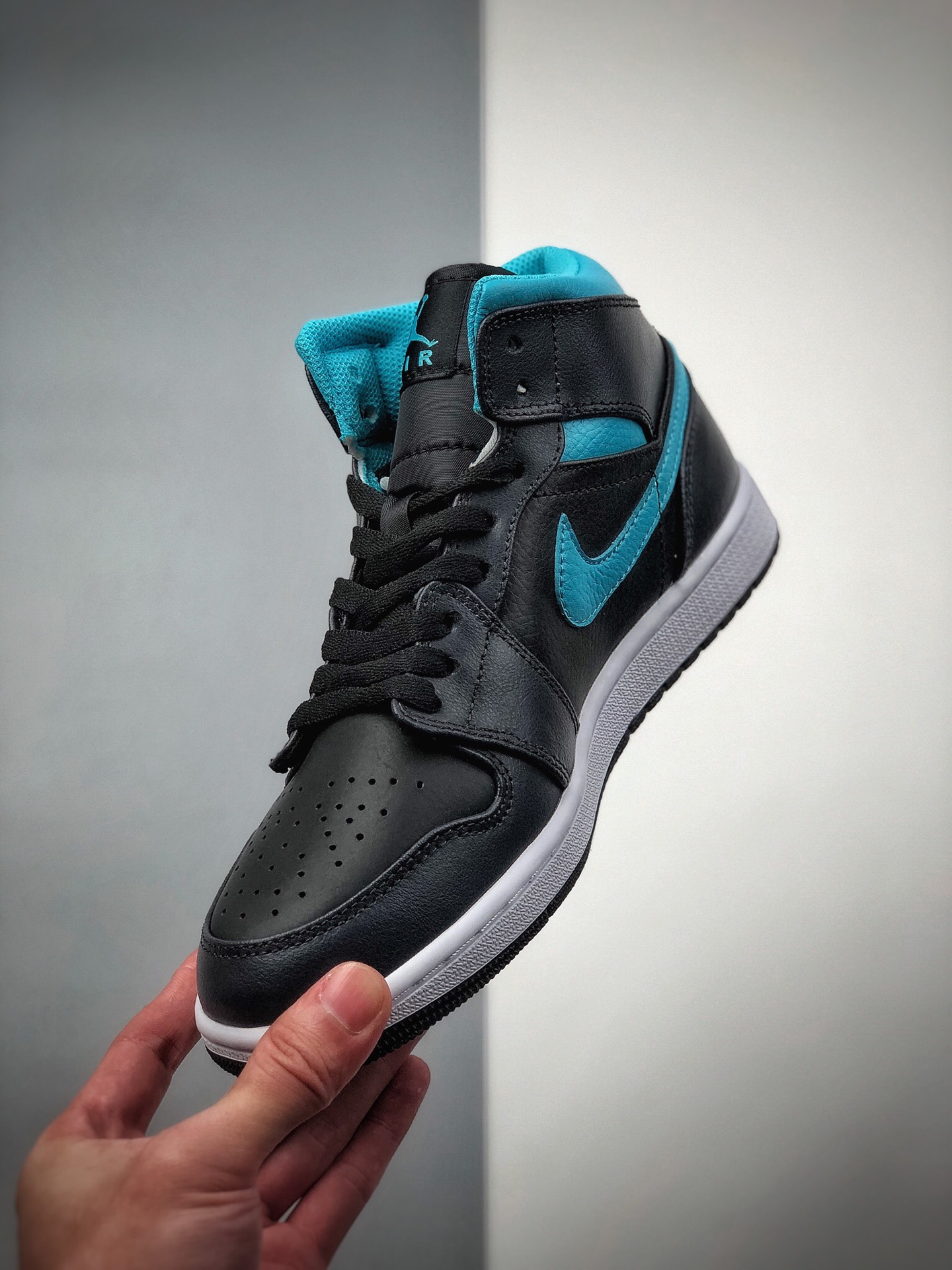 250 Air Jordan 1 Mid  AJ1/ 乔1 中邦554724-063