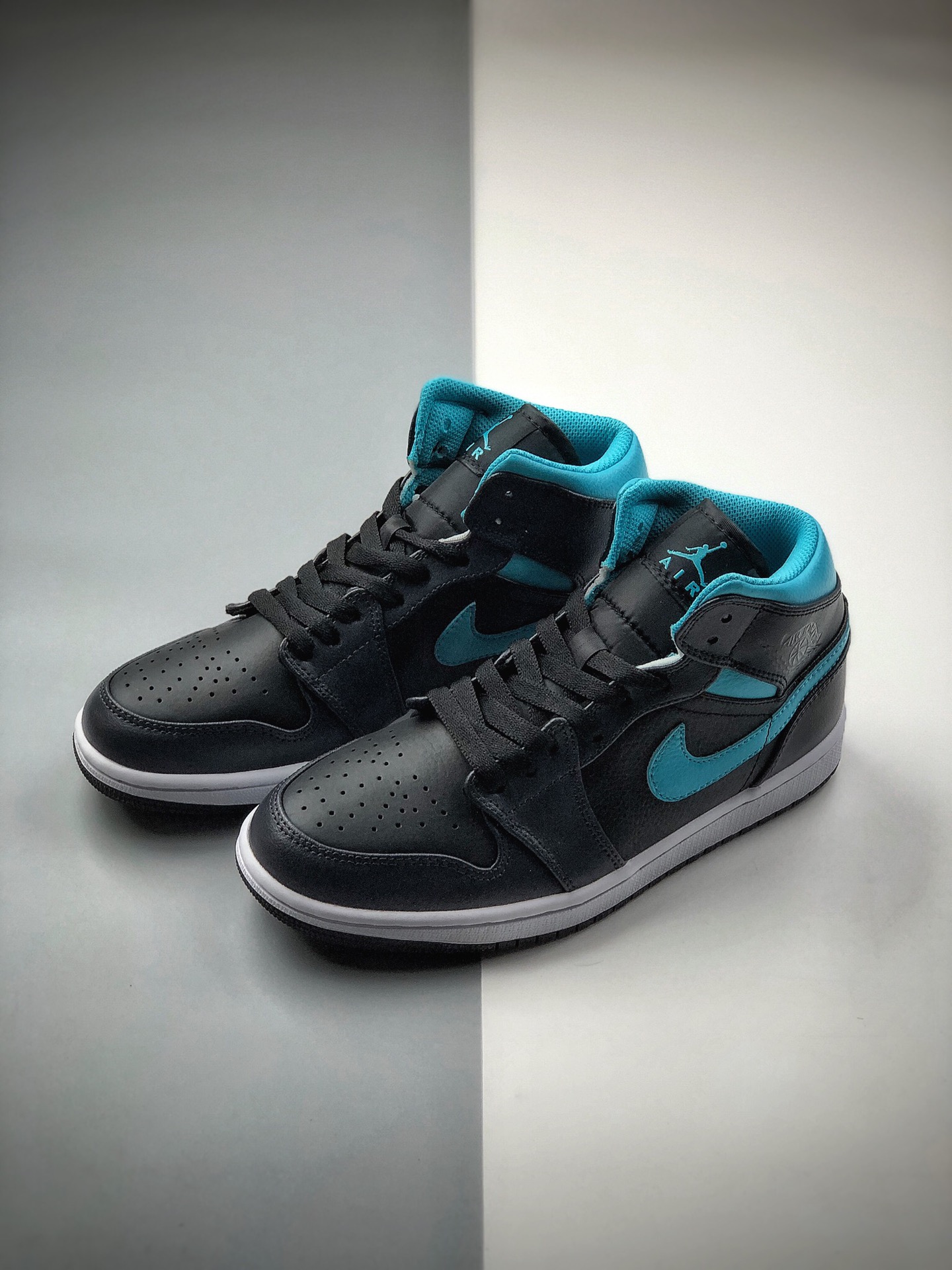 250 Air Jordan 1 Mid  AJ1/ 乔1 中邦554724-063