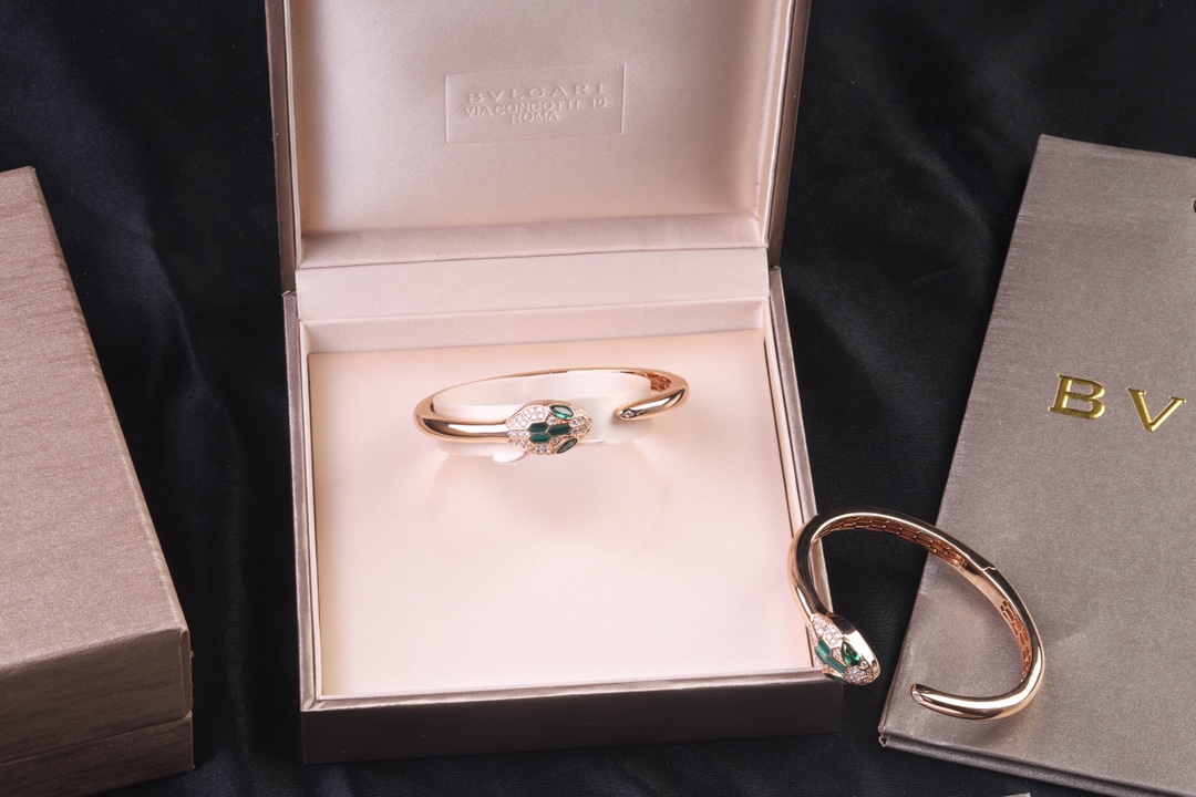 Bvlgari 天然孔雀石 高级精品 宝格丽蛇手镯 BVLGARI 火爆 内圈完美镂空、 网底 真金电镀、形态栩栩如生 手镯 logo 金版包装