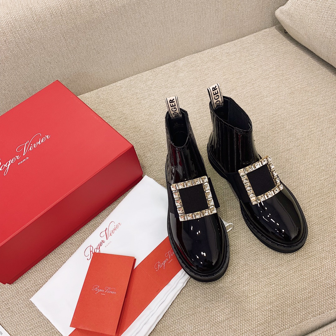 NO:533984,【RV】The most beautiful and popular Chelsea Martin boots 'Black patent leather diamond buckle' The highest version of the style of love at first sight This short boot can be used to control any style, sweet or salty, upper, imported titanium patent leather/open-edge bead cowhide/high mercerized beef velvet, inner foot pad imported mixed lambskin buckle head·Swarovski rhinestone + k gold electroplating, outsole· genuine leather edge strip + EVA high density foamed sole, heel height 3.5cm size 35-39 (34, 40, 41 customization, no return and exchange) positive size selection P, boots, boots, cowhide, sheepskin19860909【RV】最美火爆切尔西马丁靴 「黑色漆皮钻扣」 最高版本一见钟情的款式这款短靴能驾驭任何风格可甜可咸 鞋面·进口胎牛漆皮/开边珠牛皮/高丝光牛绒 内里垫脚进口混种小羊皮 扣头·施华洛水钻+k金电镀 大底·真皮沿条+EVA高密度发泡大底 跟高3.5cm 尺码35-39（34、40、41定制不退换）正码选择 P,靴子,boots,cowhide,sheepskin,Women's Shoes