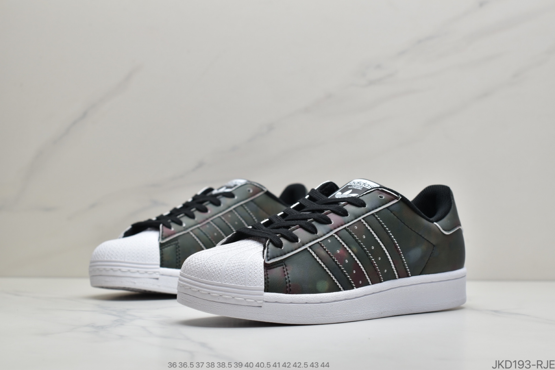 160 adidas三叶草 Originals Superstar 变色贝壳头经典百搭休闲运动板鞋ZF6610