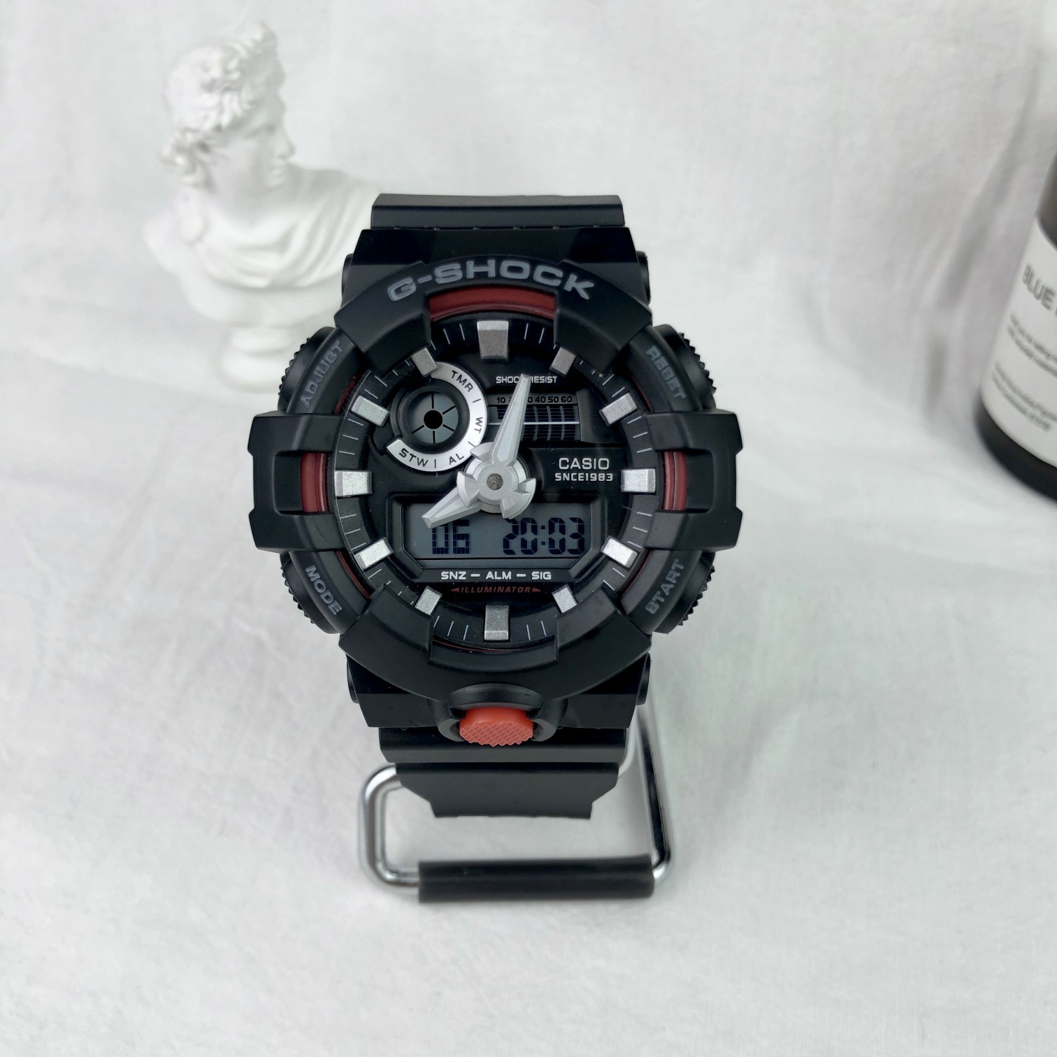 G5  颜色: 黑色 原单日本机芯，性能稳定，正品1:1 开模，原版树脂表带，手感、重量、质感秒杀普通货，防水防震45°自动抬手灯1/1000秒表，好货耐造，经过专业QC质检，做工保证，专柜六件套包装