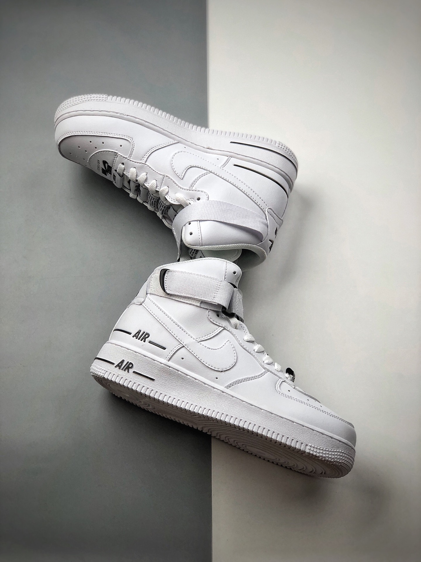 190  耐克Nike Air Force 1 07 LV8 3 黑白串标经典高帮空军一号百搭休闲板鞋  货号CJ1385-100