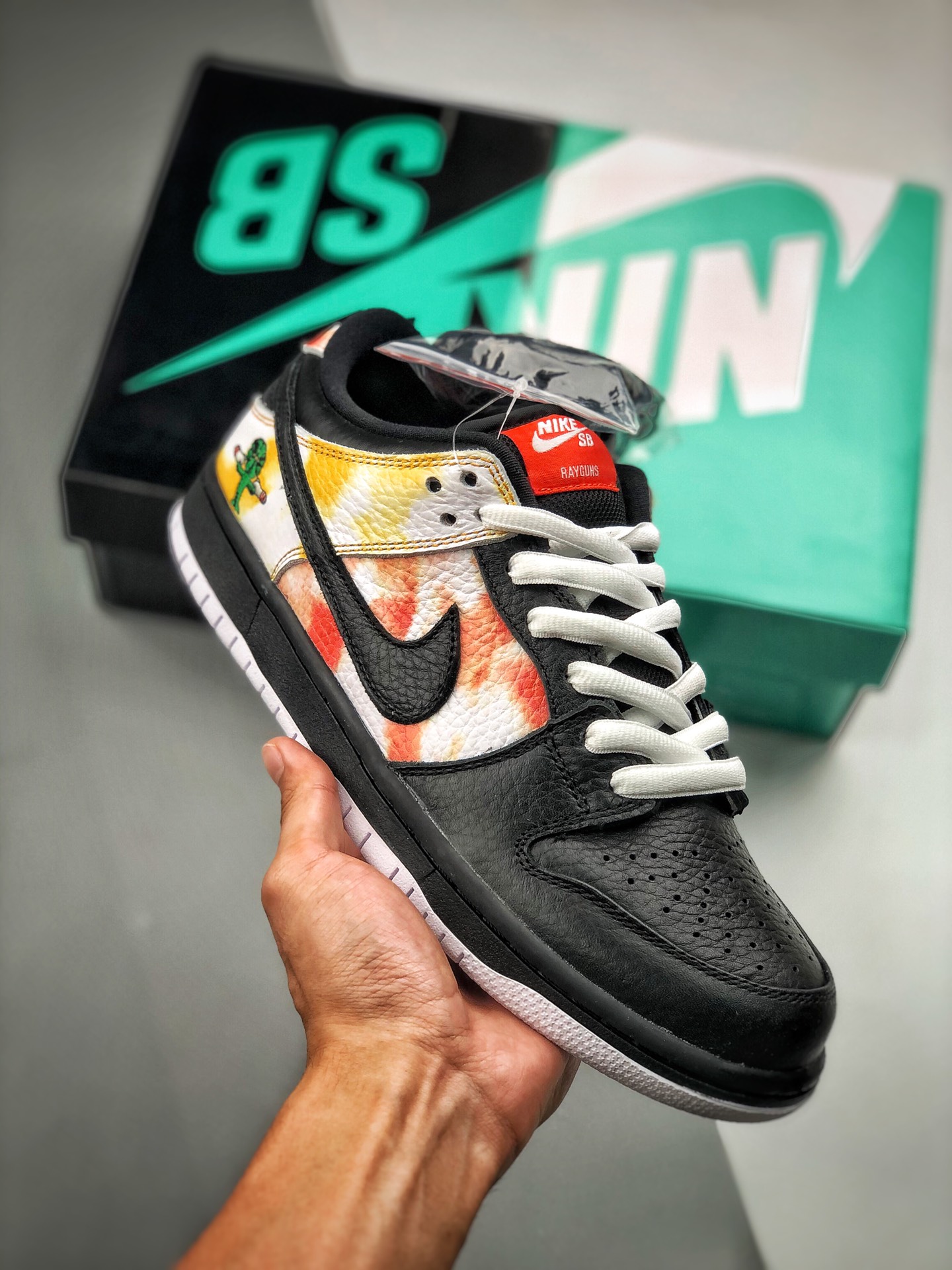 NK SB Dunk Low Raygun Alien 2005 DB skateboard shoes with built-in air cushion #Exclusive version processing, distilled…