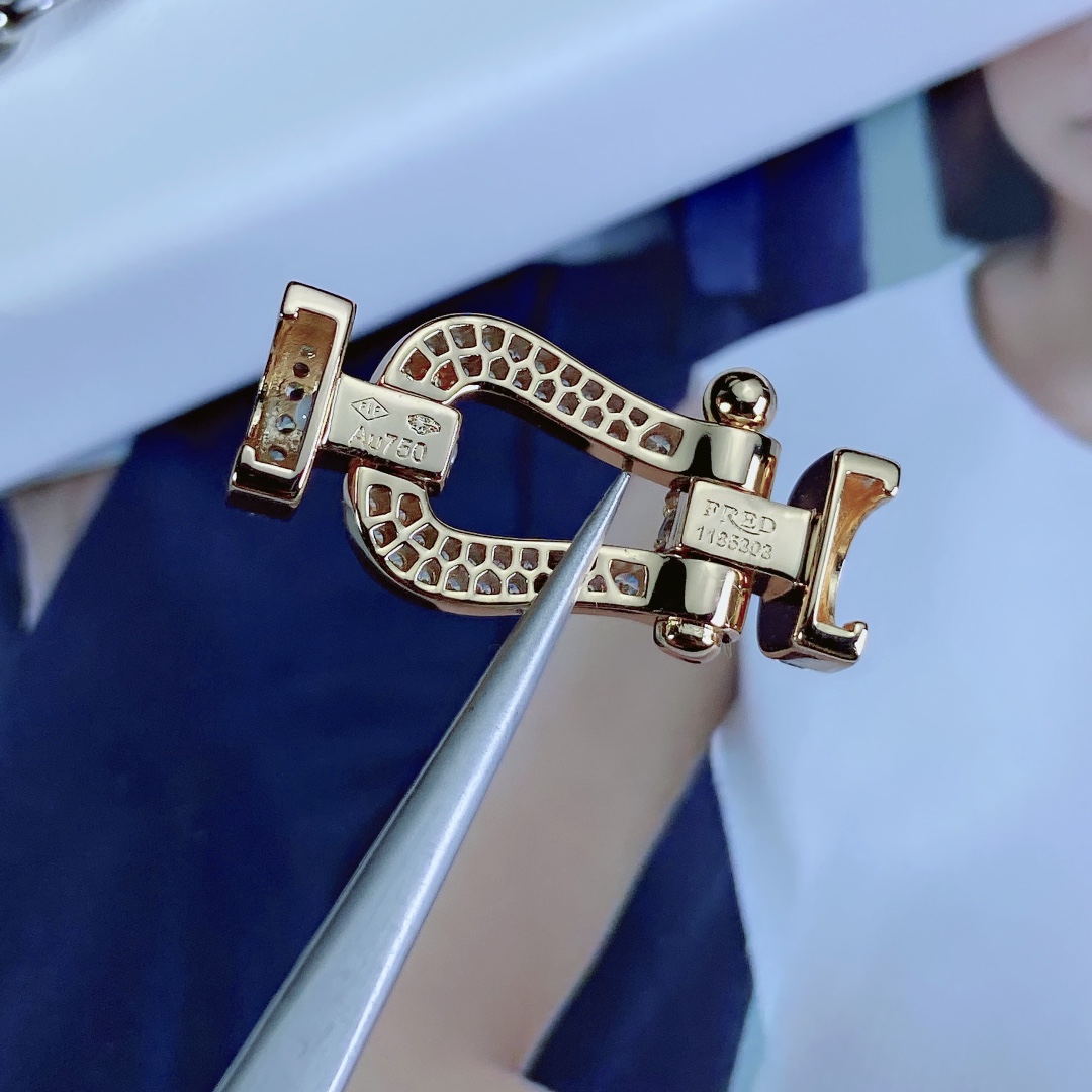 尺寸16号17号18号fred 链条款手链最近超级迷这款链条⛓️个人觉得比绳子款洋气很多呢而且链条款是可