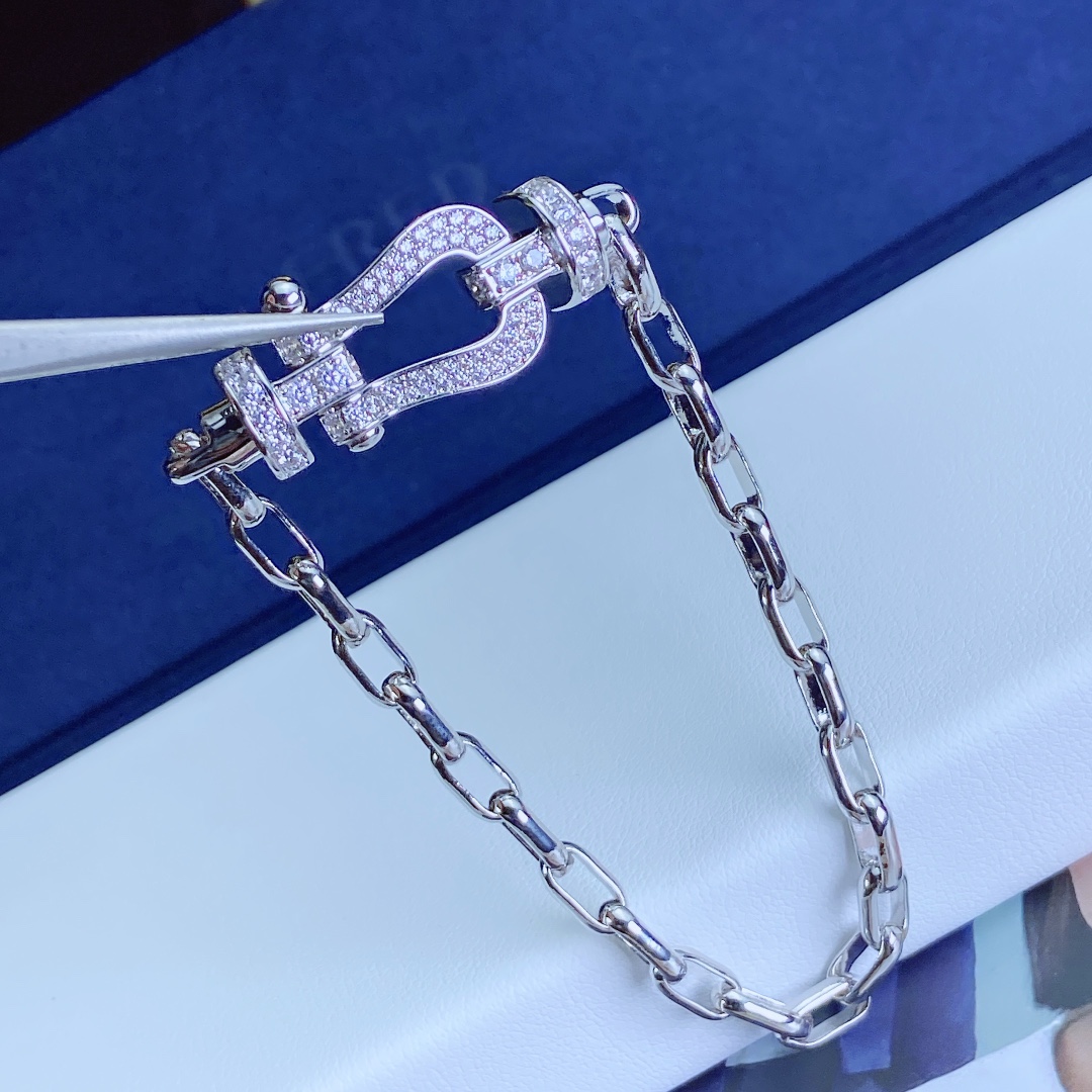 尺寸16号17号18号fred 链条款手链最近超级迷这款链条⛓️个人觉得比绳子款洋气很多呢而且链条款是可