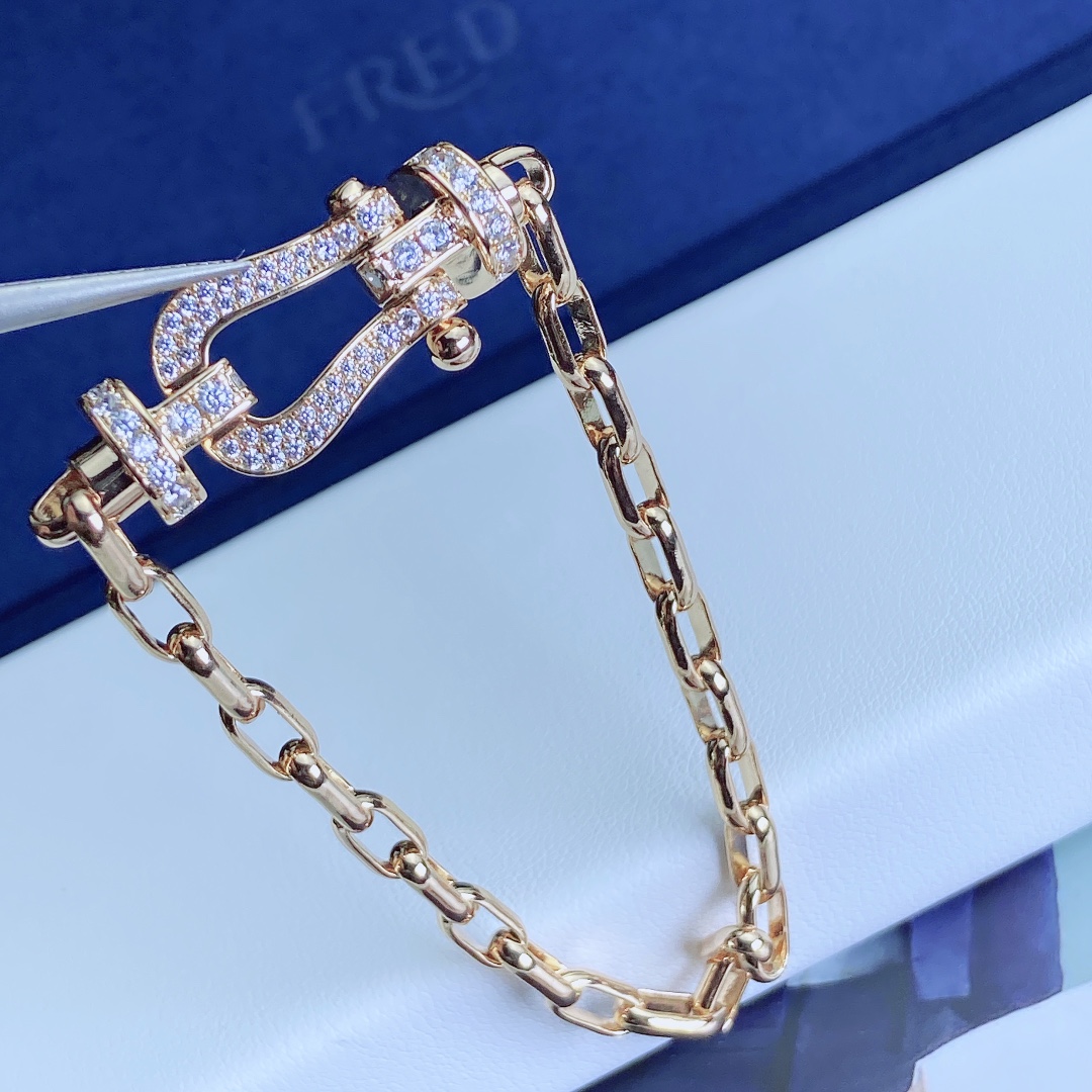 尺寸16号17号18号fred 链条款手链最近超级迷这款链条⛓️个人觉得比绳子款洋气很多呢而且链条款是可