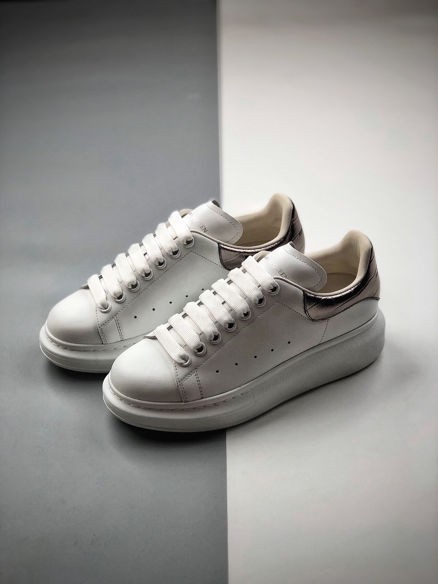 490 代购指定版本芯片可扫 Alexander McQueen/亚历山大麦昆