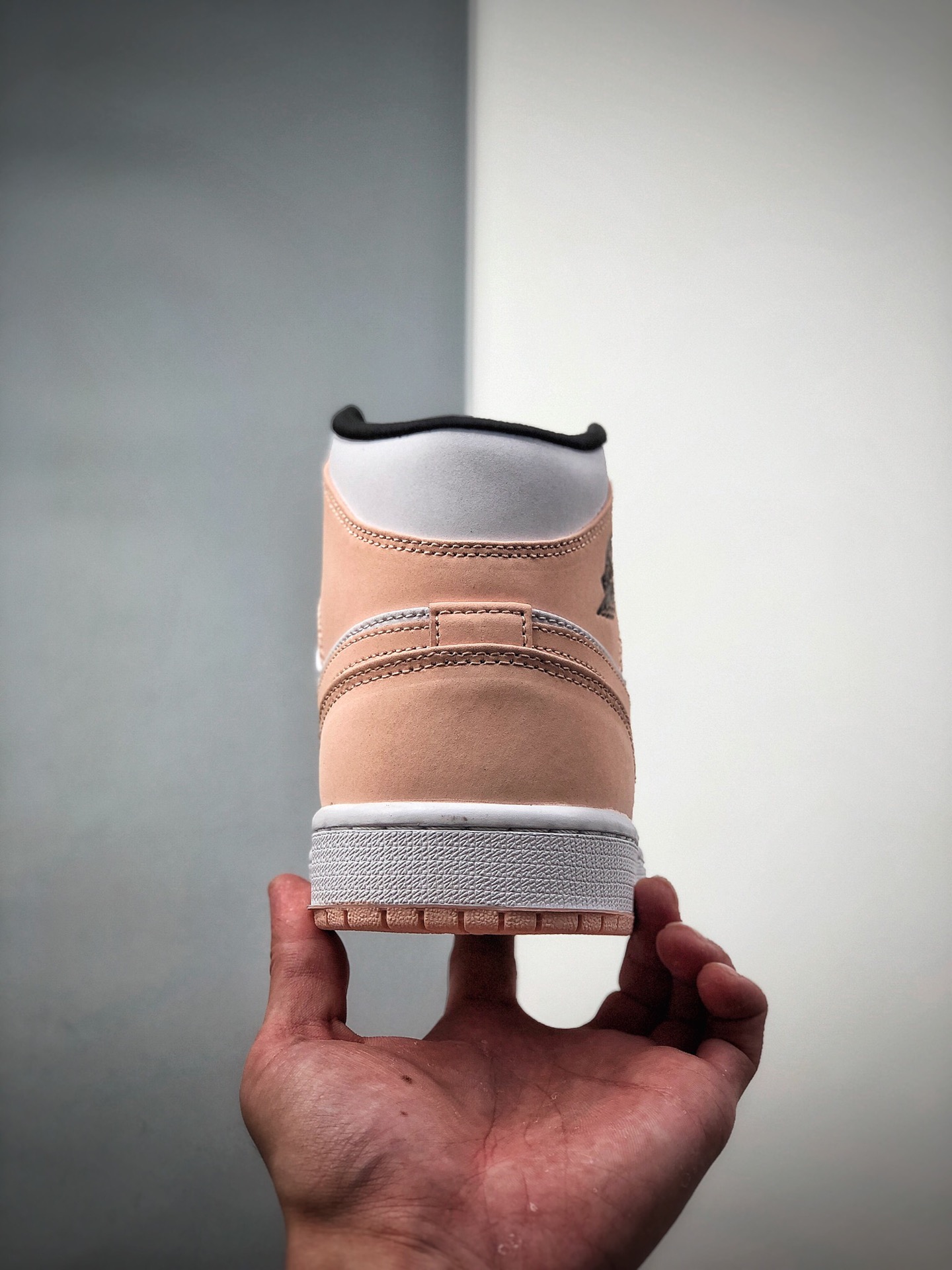 250 Air Jordan 1 Mid“Crimson Tint”透粉 黑脚趾554724-133
