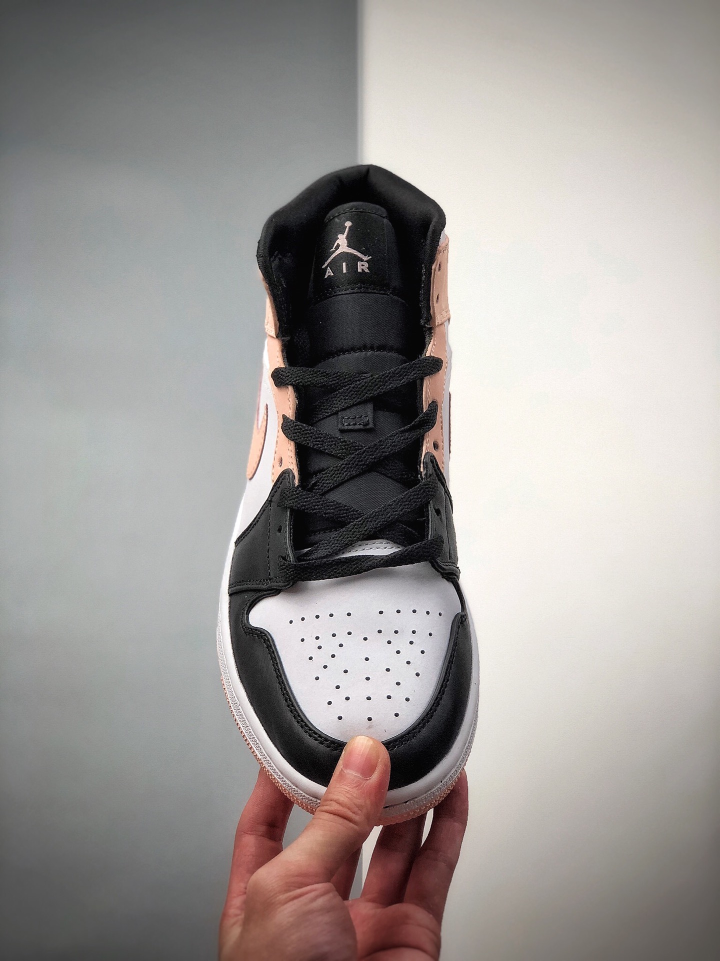 250 Air Jordan 1 Mid“Crimson Tint”透粉 黑脚趾554724-133