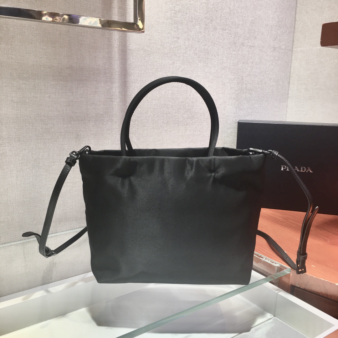 PRADA普拉达进口尼龙布料绣珠款手提包1BA321