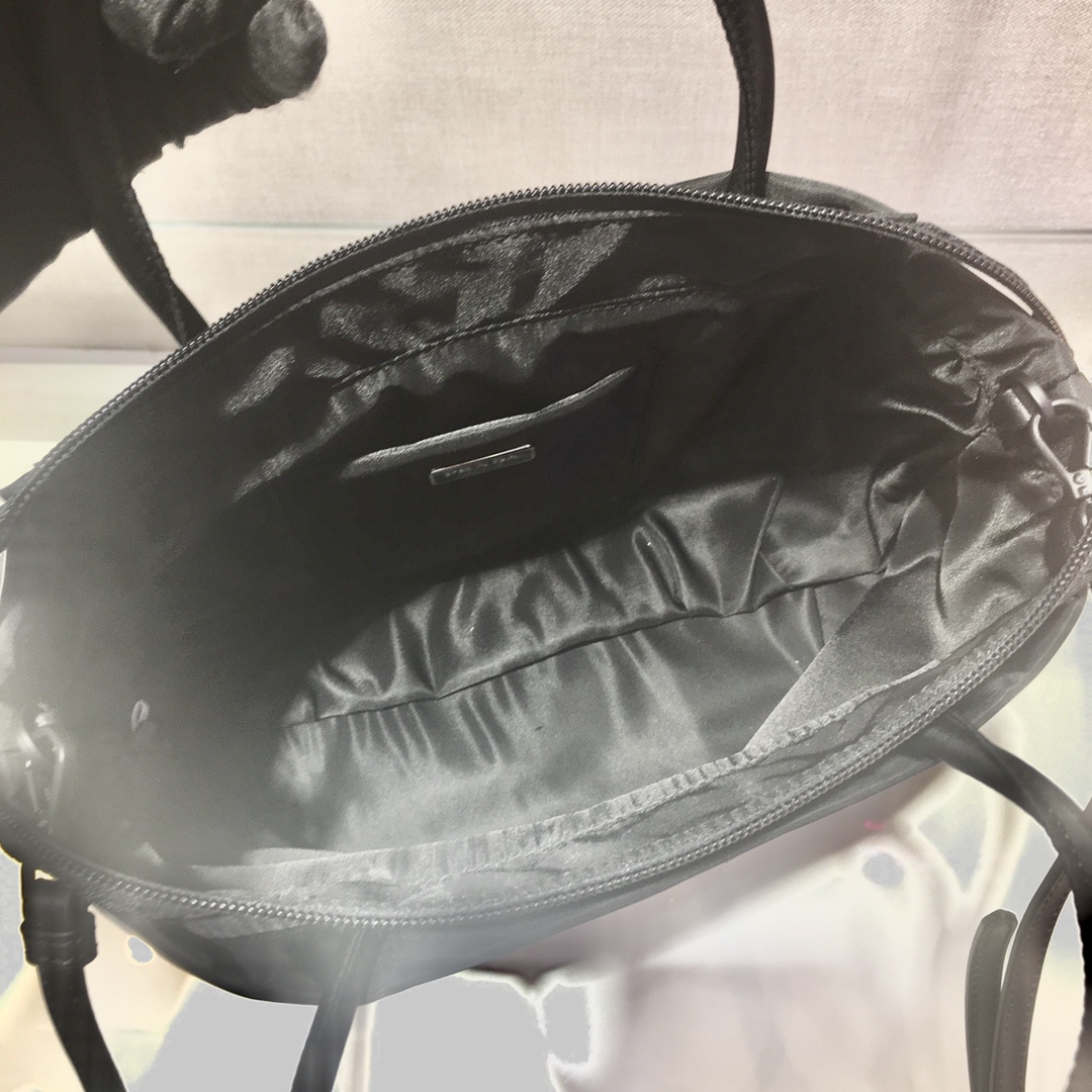 PRADA普拉达进口尼龙布料绣珠款手提包1BA321