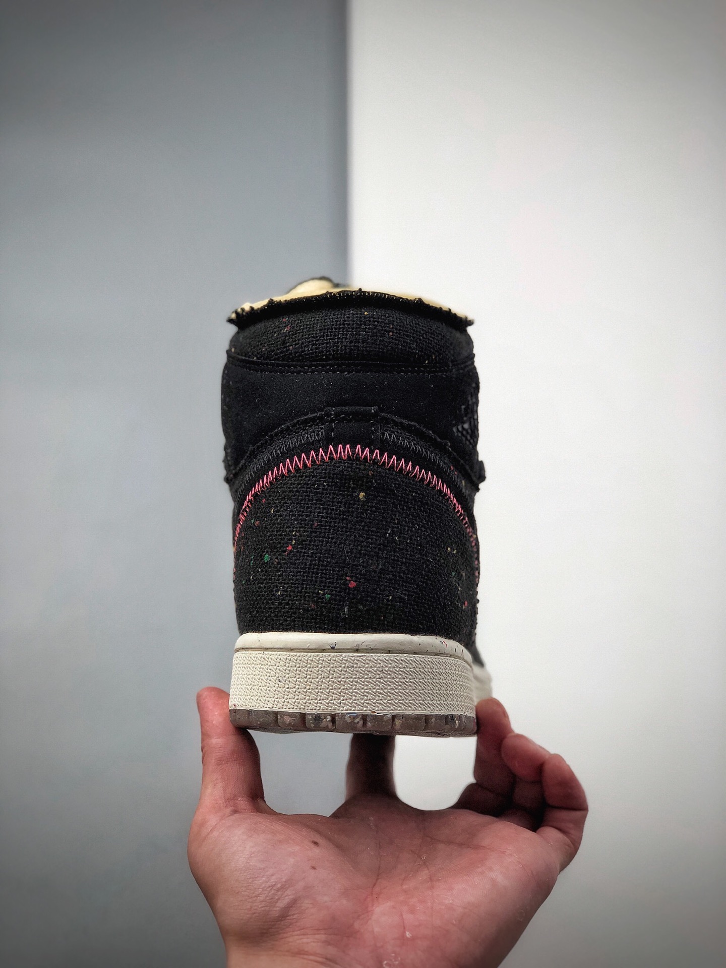 300  Air Jordan 1 High Zoom “Space Hippie ”环保鞋采用了经典的CW2414-001