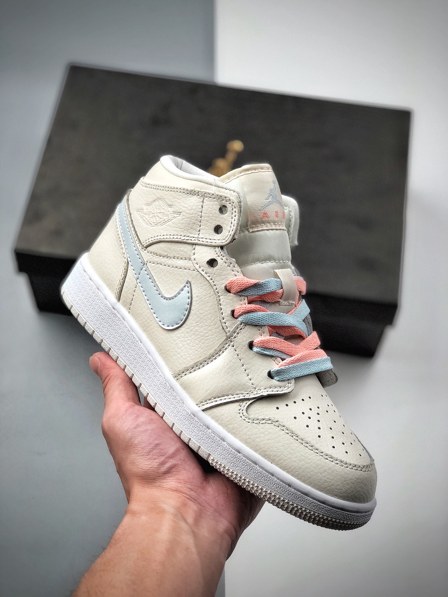 Air Jordan 1 Mid AJ1 Jordan 1 de caña media, zapatilla de baloncesto cultural. Número de producto: 555112 035. Tallas: …