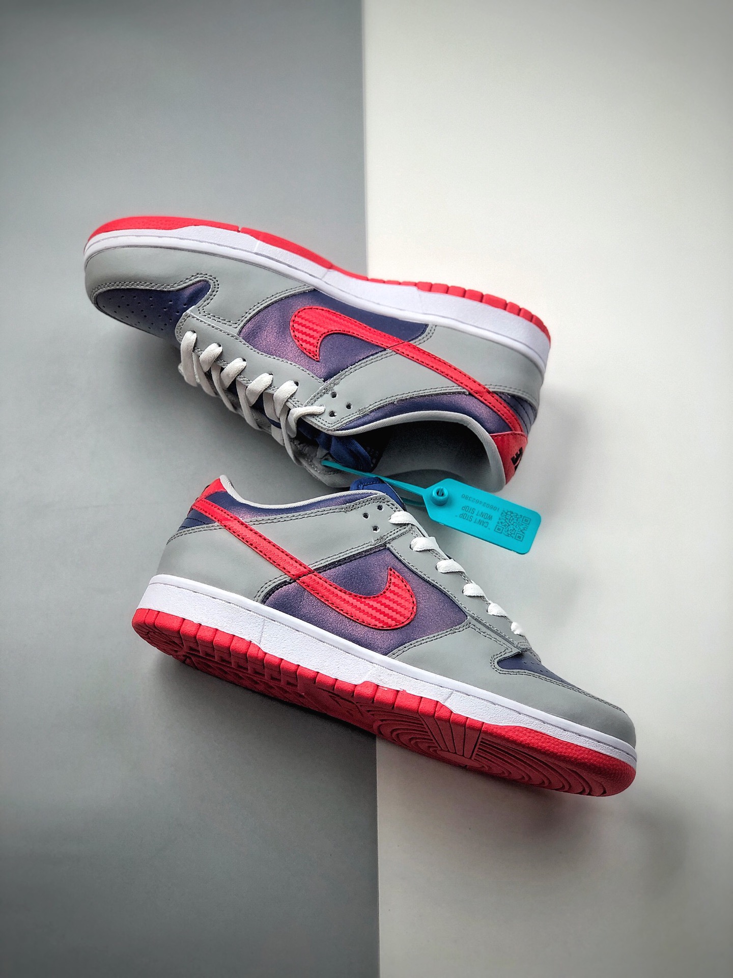 200  Nike SB Dunk Low Pro QS”Samba“灰红蓝科幻变色CZ2667-400