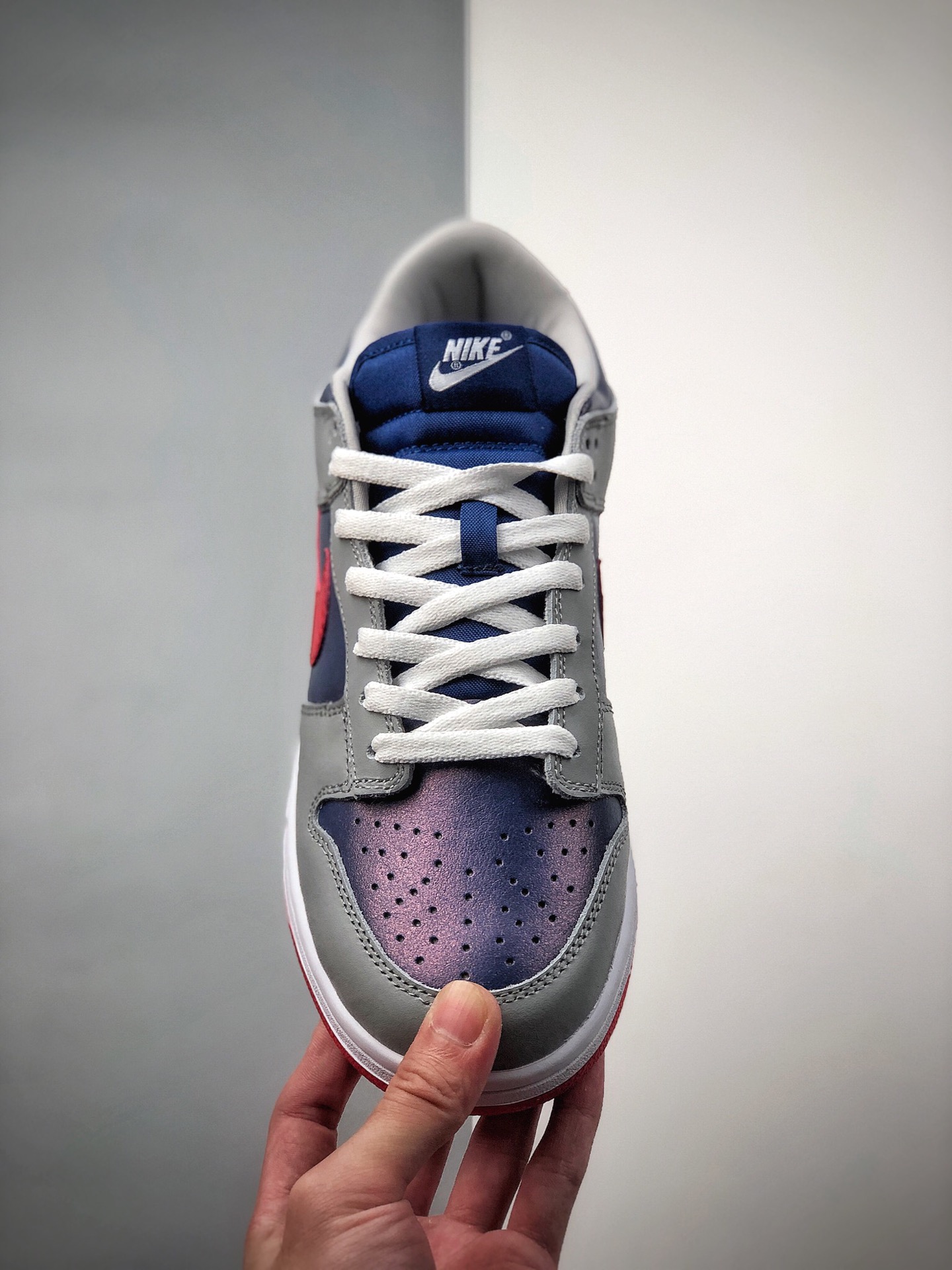 200  Nike SB Dunk Low Pro QS”Samba“灰红蓝科幻变色CZ2667-400