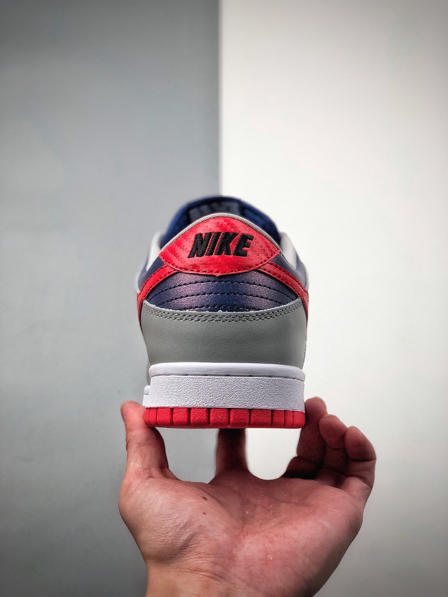 200  Nike SB Dunk Low Pro QS”Samba“灰红蓝科幻变色CZ2667-400
