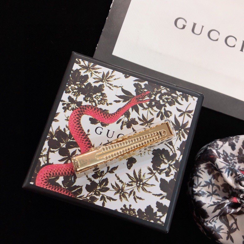Vintage Gucci Double G Resin Hairpin with Embedded Drills: Bright and Simple - 图片 6