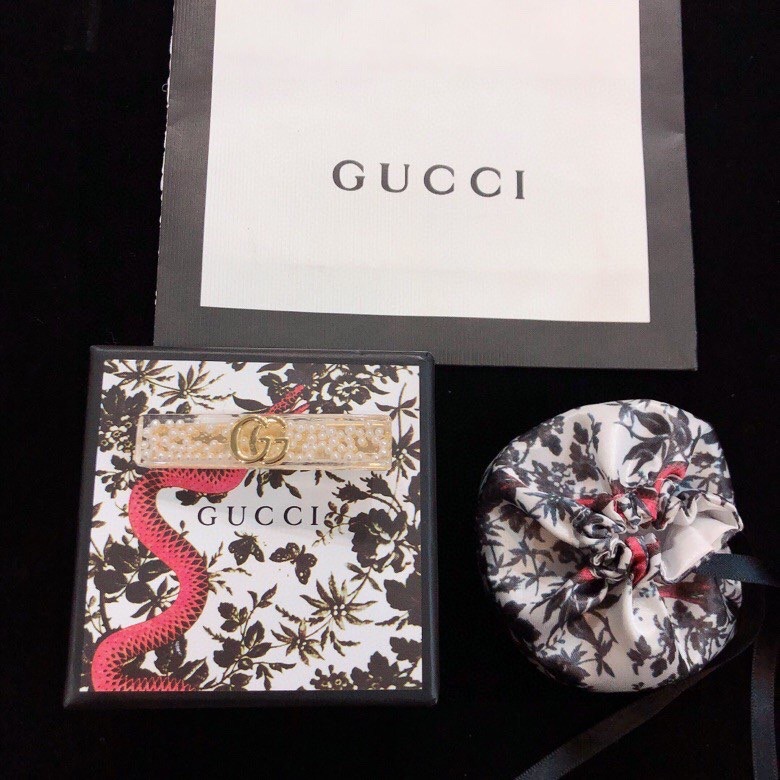 Vintage Gucci Double G Resin Hairpin with Embedded Drills: Bright and Simple - 图片 4