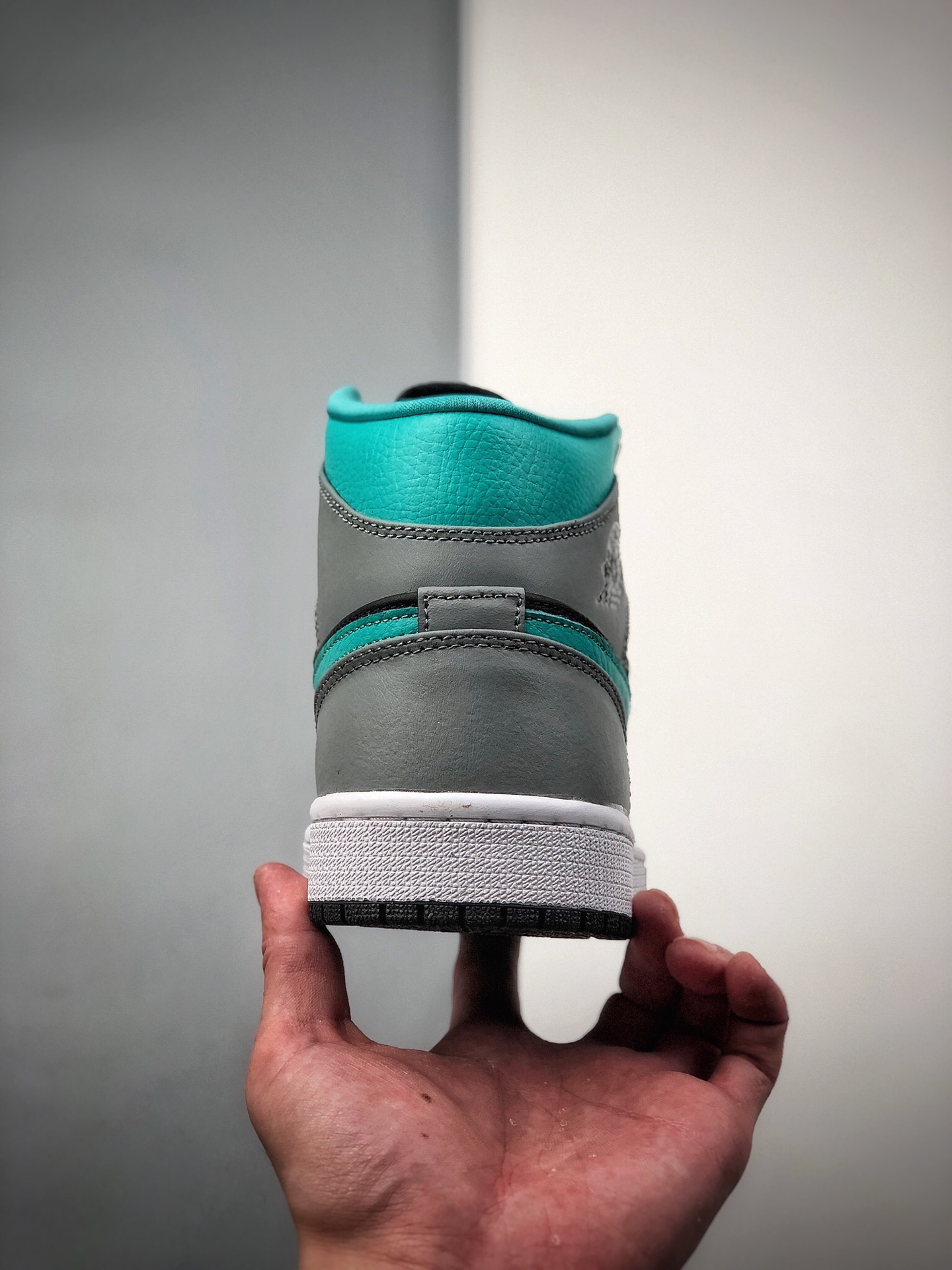 250 Air Jordan 1 Mid  AJ1/ 乔1 中邦。市面最高工艺中帮554724-063