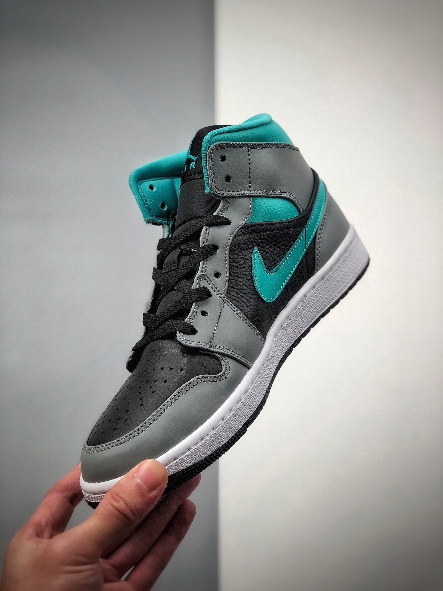 250 Air Jordan 1 Mid  AJ1/ 乔1 中邦。市面最高工艺中帮554724-063