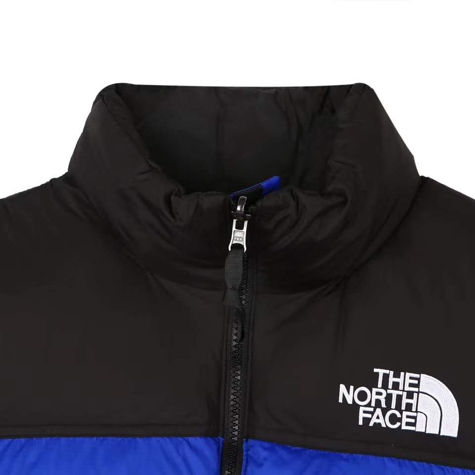 市面 顶级纯原 羽绒服
【北面】The North Face/北面1996Nuptse|4NCH 羽绒马甲 
原版正品开版，面料采用正品面料供应商同厂产品，细格尼龙无胆防绒面料，和正品一样的轻盈且保暖，羽绒严格使用国标90白鸭绒，做到最好的蓬松度，让羽绒真正的与皮肤无限接近，这样才能锁住更多热量，达到最好的保暖效果！ 做工方面也采用成衣整件分格充绒工艺，在北面这种轻薄面料的羽绒服实现不跑绒情况！简洁的版型+多种颜色的选择使得这款羽绒马甲可以让男女老少全都驾驭，不挑人，一大家齐上阵也不会显得不和谐！后领帽子可以在不使用的时候收进衣领，多功能处还体现在整件衣服可以缩放到下口袋里成一个小包状，内部安全拉链手提袋。总之一句话：从面料到一个扣子全部原版复刻，你的最佳选择！
尺码：XS-XXL