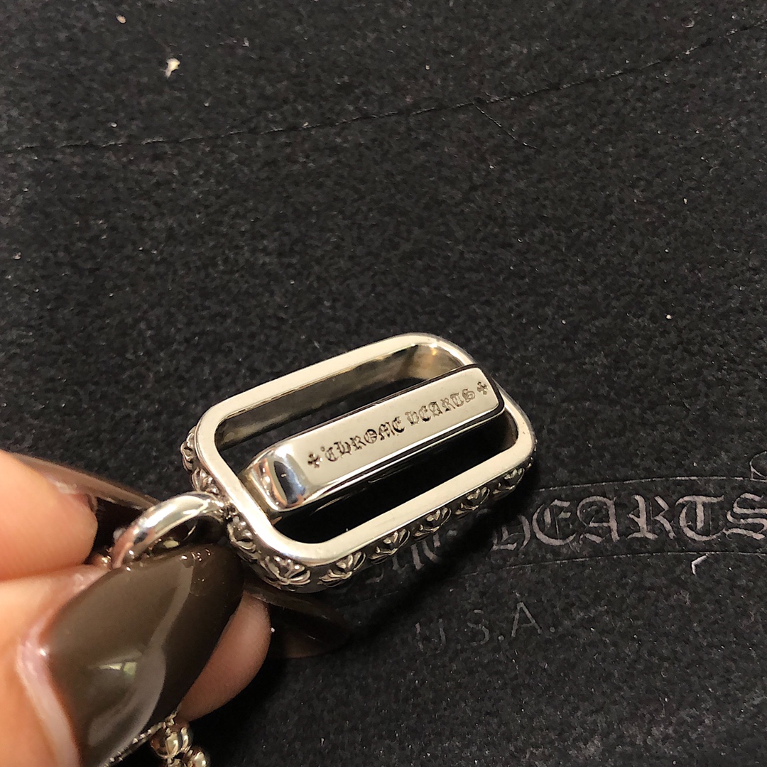 Chrome Hearts 新品上架𝐂𝐡𝐨𝐦𝐞 𝐡𝐞𝐚𝐭𝐬 克罗心双面旋转方牌项链