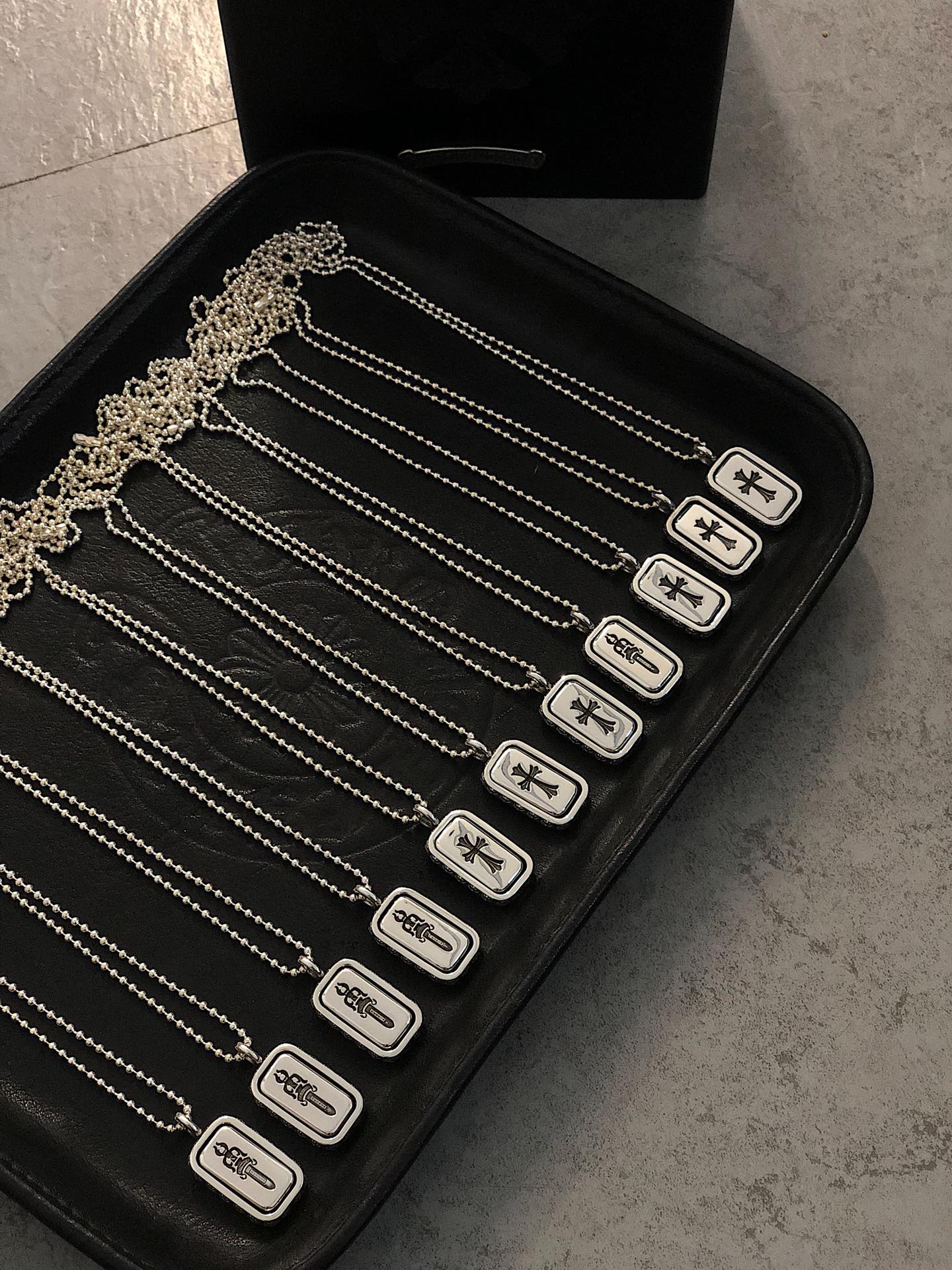 Chrome Hearts 新品上架𝐂𝐡𝐨𝐦𝐞 𝐡𝐞𝐚𝐭𝐬 克罗心双面旋转方牌项链