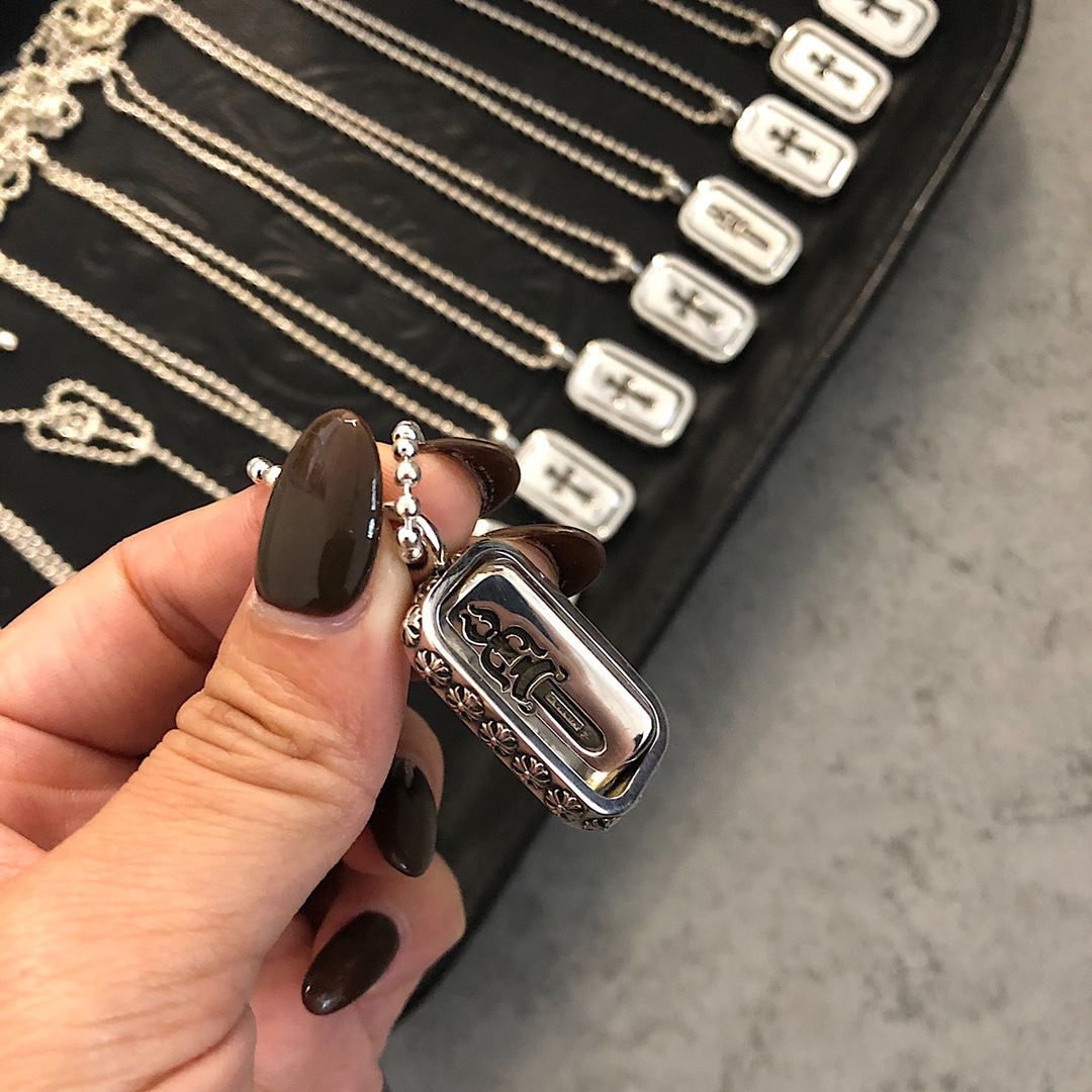 Chrome Hearts 新品上架𝐂𝐡𝐨𝐦𝐞 𝐡𝐞𝐚𝐭𝐬 克罗心双面旋转方牌项链