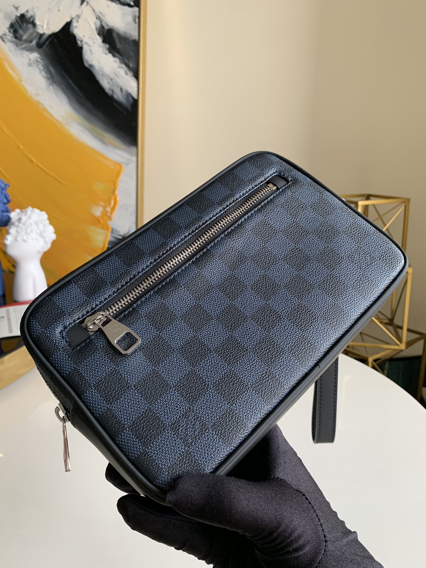 NO:399564,【Exclusive real photo N41664 Lange】KASAI clutch, spacious zipper opening, rich inner and outer pockets and slots, bringing strong practicality. This Kasai clutch made of iconic Damier Graphite coated canvas can be clipped on the inside of the arm or tied to the wrist with a strap size: 24*16*6cm Full package M.,LV [original leather],louis vuitton19860909【独家实拍N41664兰格】KASAI 手包 宽敞的拉链开口 丰富的内外口袋与插槽带来极强的实用性 此款采用标志性Damier Graphite涂层帆布材质的Kasai手包既可夹于手臂内侧 亦可通过包带系于腕间 size:24*16*6cm 全套包装 M.,LV【原厂皮】,louis vuitton,Bag