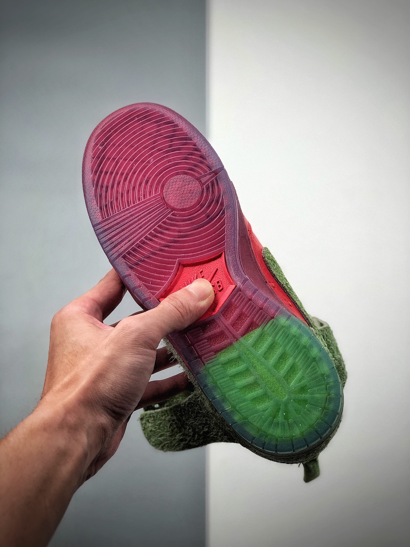 360 Nike SB Dunk Low “Strawberry Cough” “咳嗽草莓”该鞋款配色CW7903-600