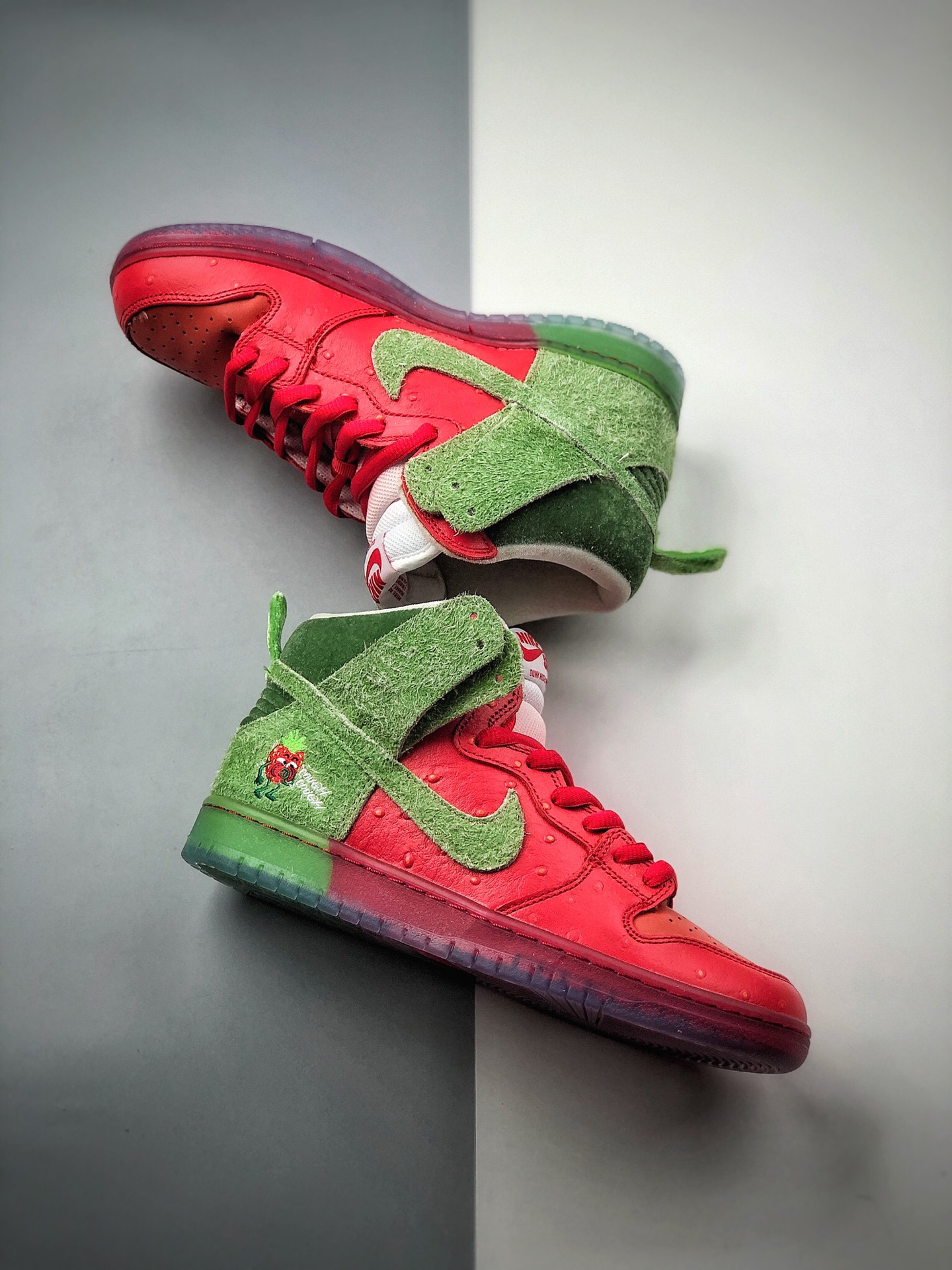360 Nike SB Dunk Low “Strawberry Cough” “咳嗽草莓”该鞋款配色CW7903-600
