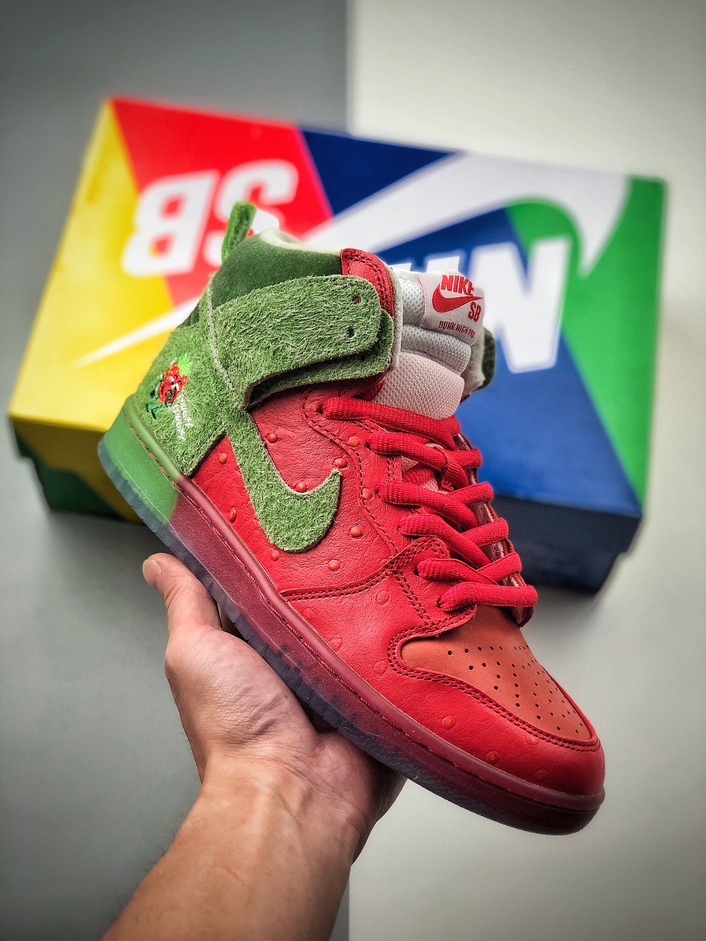 360 Nike SB Dunk Low “Strawberry Cough” “咳嗽草莓”该鞋款配色CW7903-600