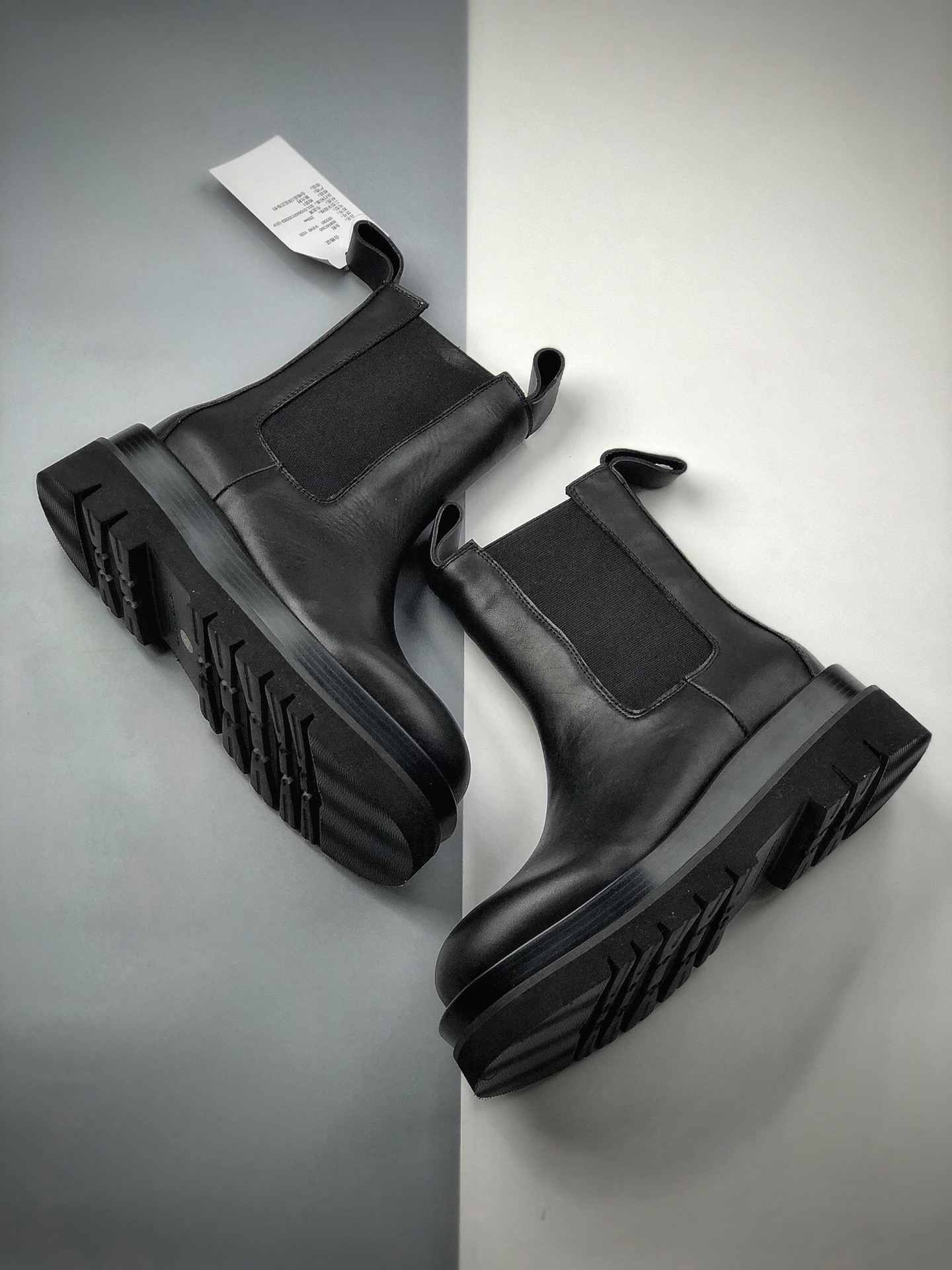 380  广网红拉伸大长腿2020ss意大利奢侈品牌-宝缇嘉Bottega Veneta Storm Leather high Boot BV女士长腿切尔西百搭厚底真皮烟筒英伦风马丁高靴大圆头靴“皮革黑”