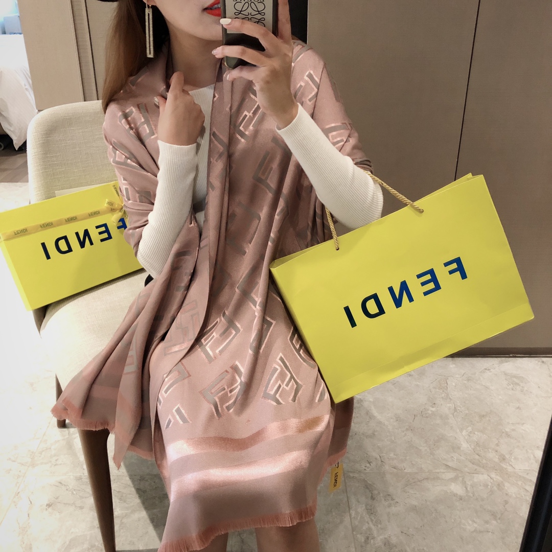 NO:510923,[Popular price] Optional counter packaging exported to Italy, you can earn it by buying it. Boutique Tiansi cotton jacquard scarf, available in all seasons, soft and skin-friendly, 4 styles, 8 colors each, stock within 50,000 pieces, no replacement after delivery. Size: around 18070. Offline boutique stores are welcome to purchase orders for ordinary scarves, ordinary scarves19860909批【跑量爆款】 可选配专柜包装出口意大利尾单,买到即赚到.精品天丝棉提花围巾,四季可用,柔软亲肤,4个款式,每款8个色,库存5w条以内,出完无补.尺寸:18070左右.欢迎线下精品店采购下单普通围巾,普通围巾,scarf