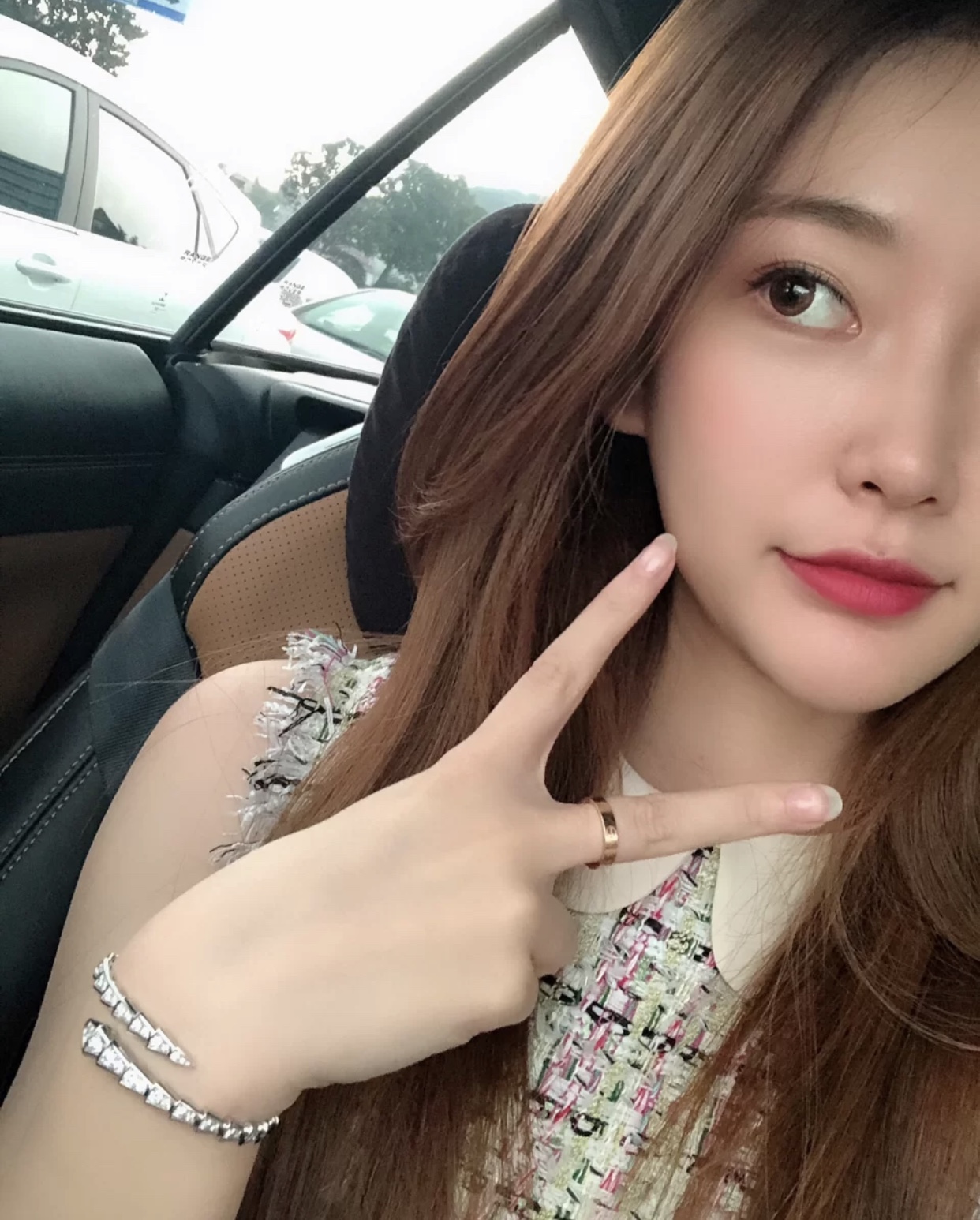 Bvlgari BVLGARI—宝格丽 窄版 细蛇手镯 这款现在基本无人不知 宝格丽力作 质量做工 市场一切货 大家可以放心对比 内圈抛光非常靓丽