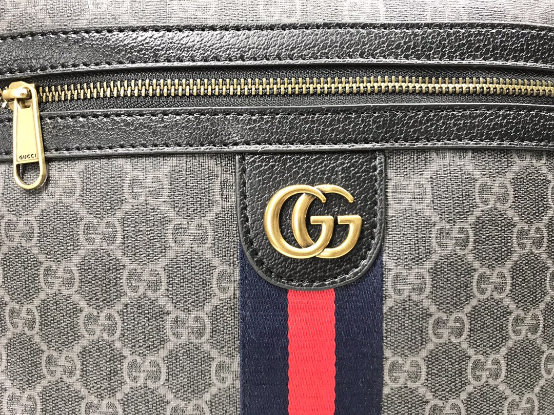 大号 ❤️💋 GG 沉浸在复古情怀之中，Ophidia家族又迎来了新的成员——男士斜背挎包！GG高级人造