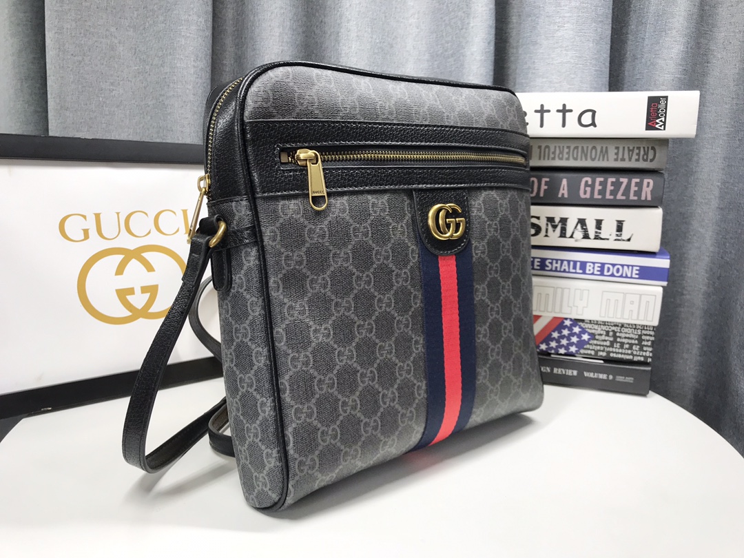 大号 ❤️💋 GG 沉浸在复古情怀之中，Ophidia家族又迎来了新的成员——男士斜背挎包！GG高级人造